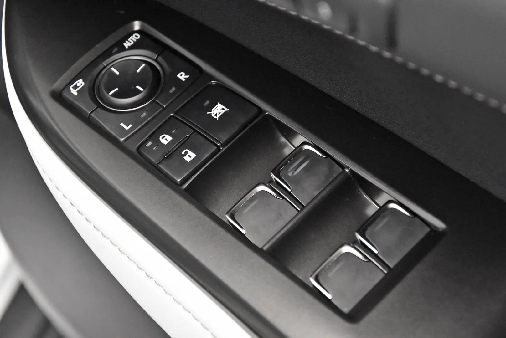2023 Lexus NX Gallery Image 9