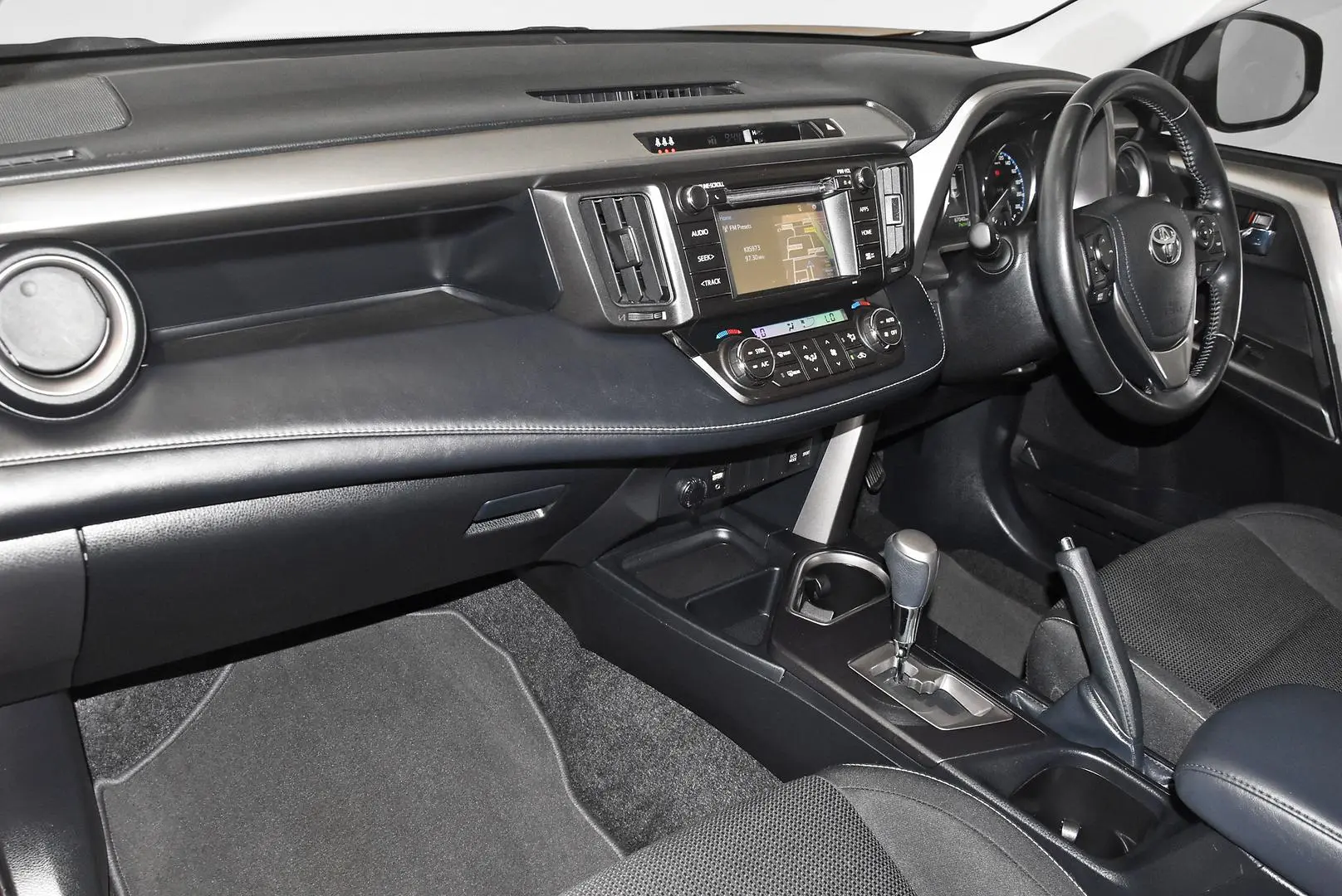 2018 Toyota RAV4 Gallery Image 16