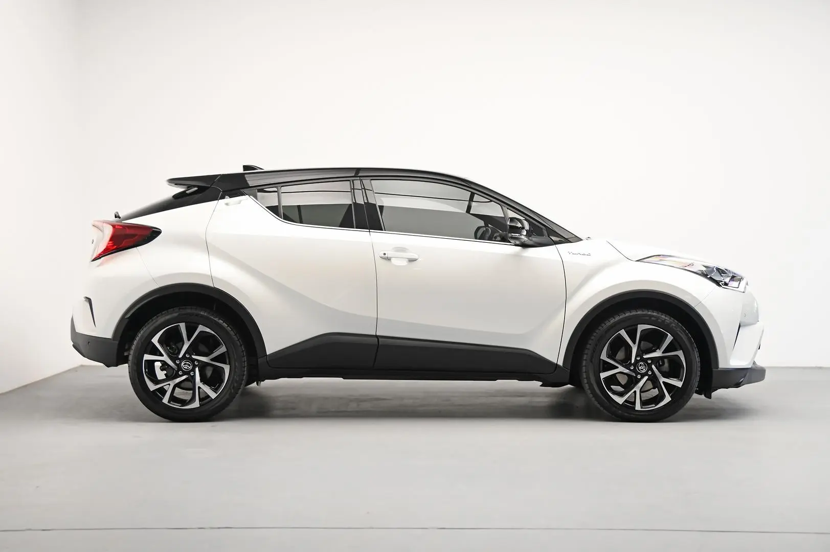 2018 Toyota C-HR Image 3