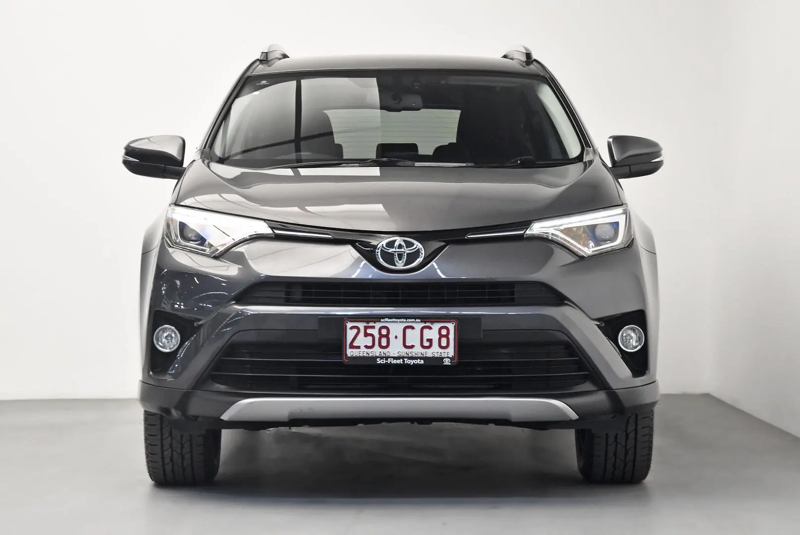 2017 Toyota RAV4 Gallery Image 2