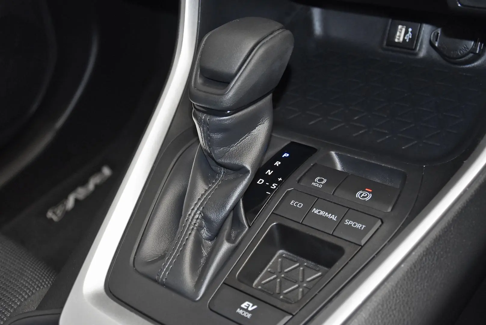 2024 Toyota RAV4 Gallery Image 14