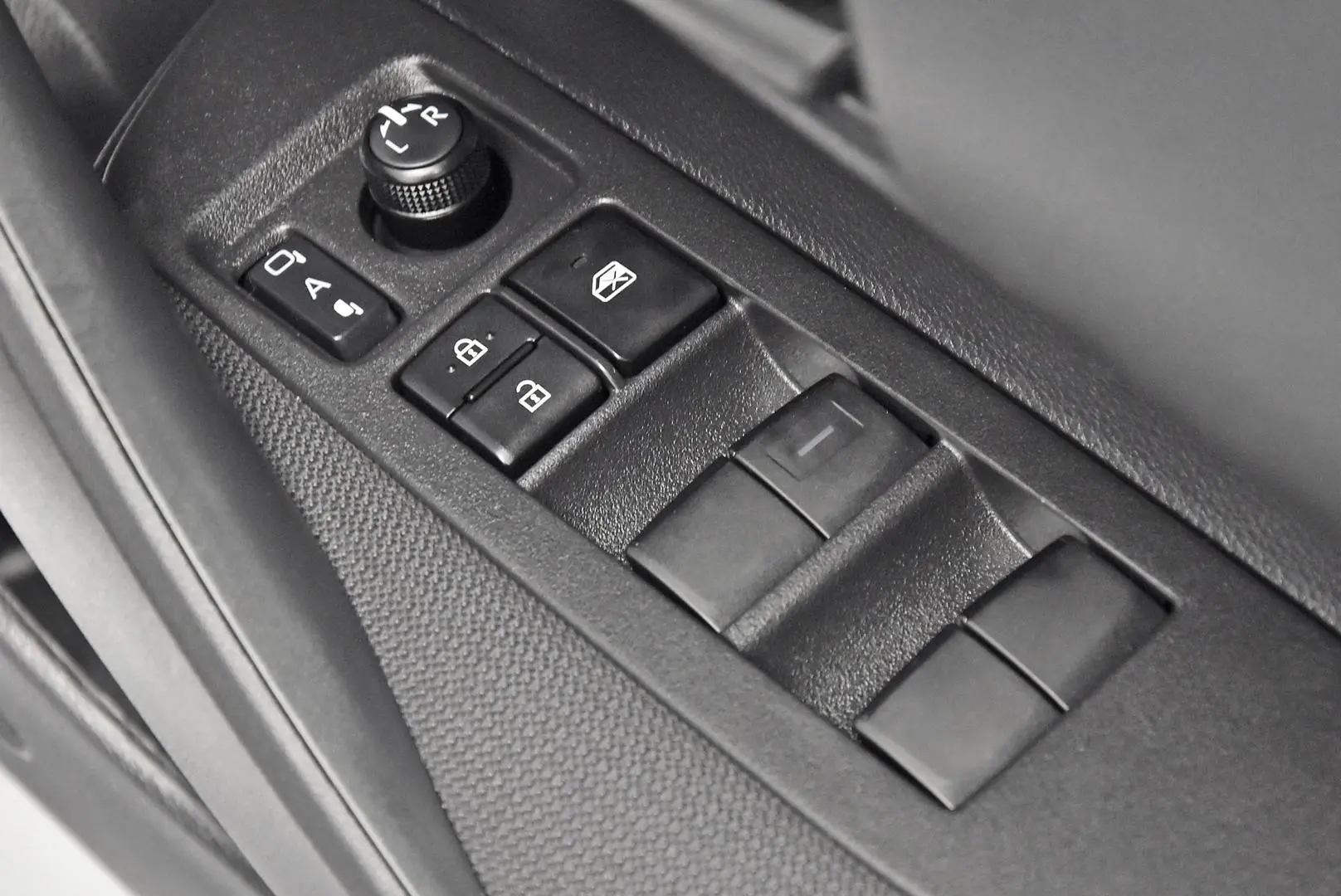 2025 Toyota Corolla Gallery Image 10