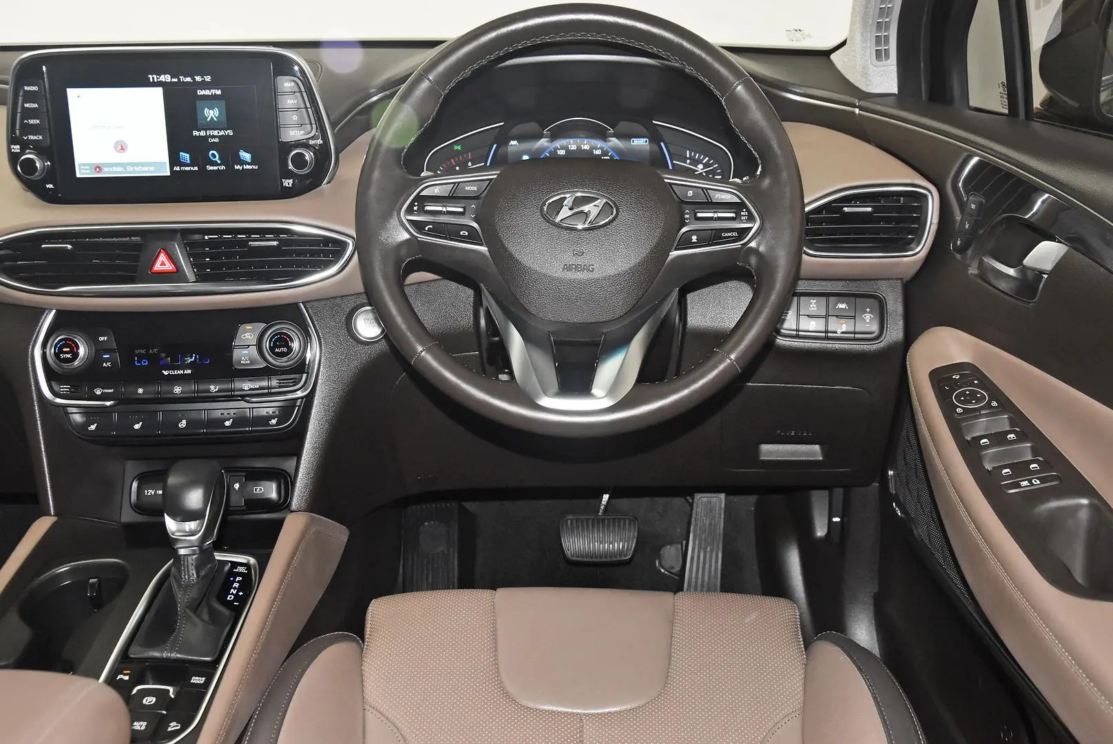 2018 Hyundai Santa Fe Gallery Image 14