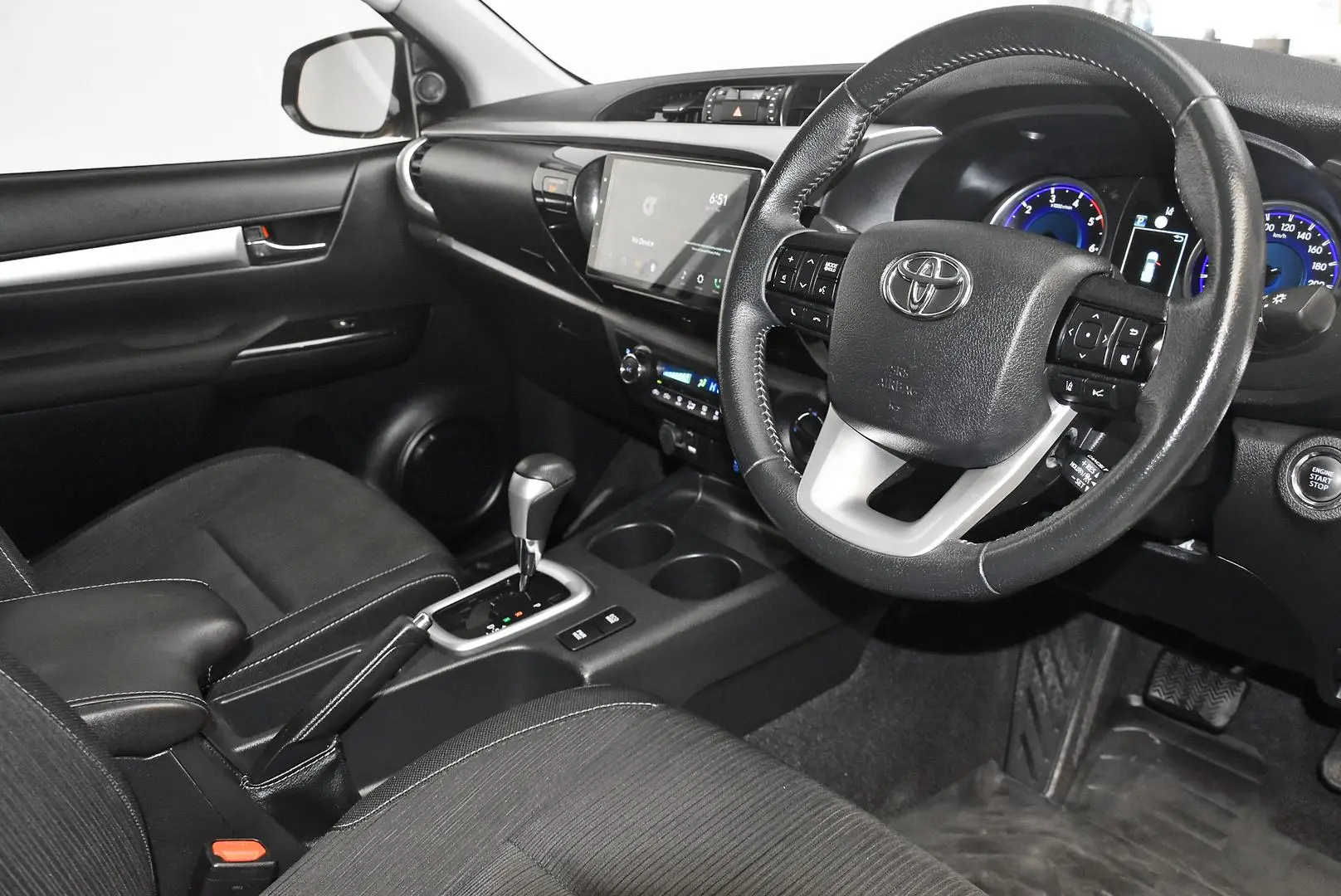 2019 Toyota Hilux Gallery Image 8