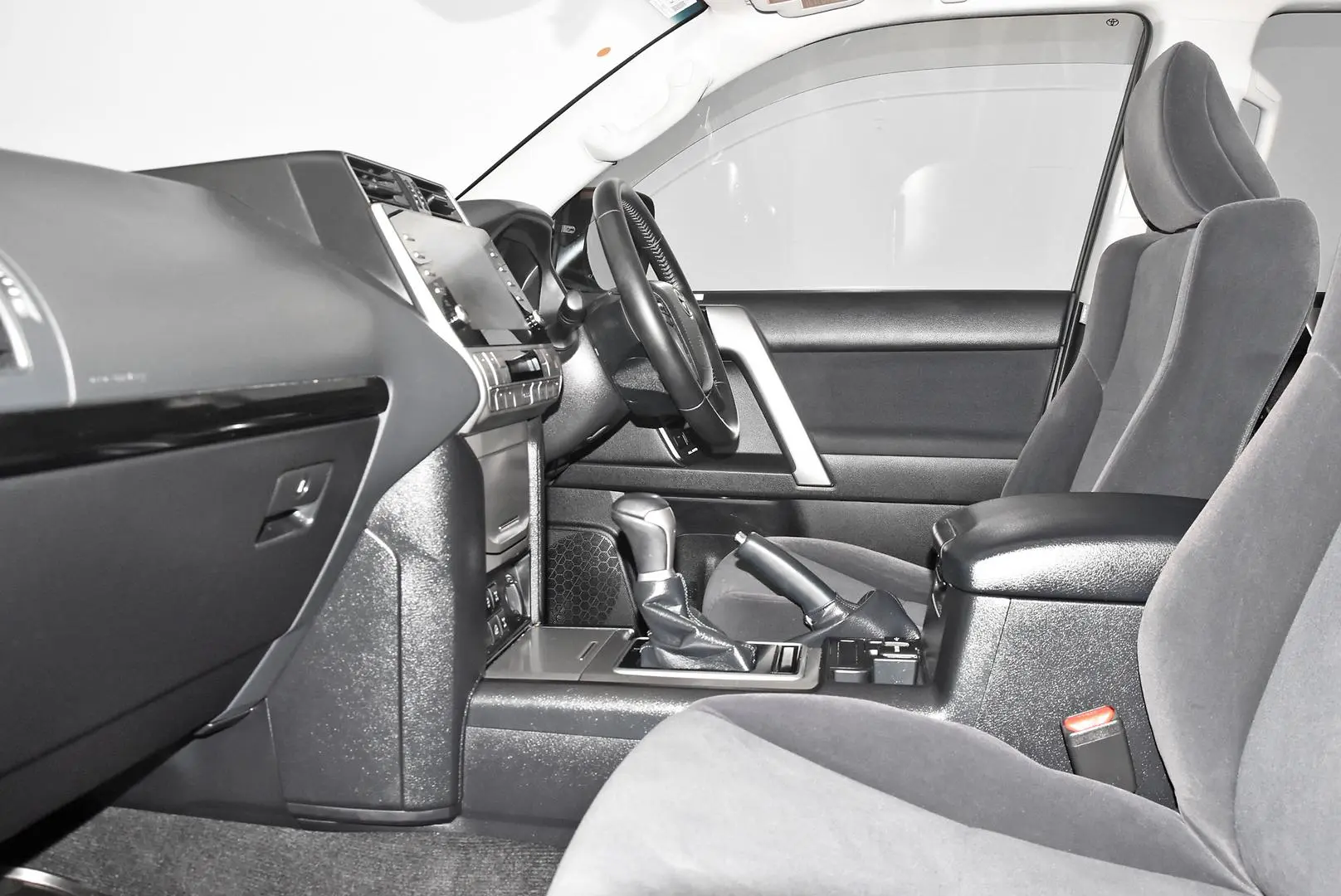 2023 Toyota Landcruiser Prado Gallery Image 16