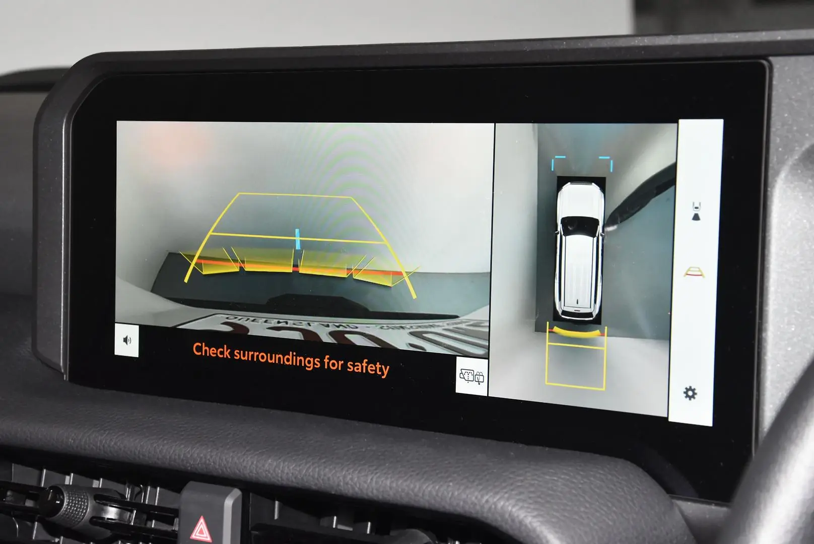 2025 Toyota Landcruiser Prado Gallery Image 12