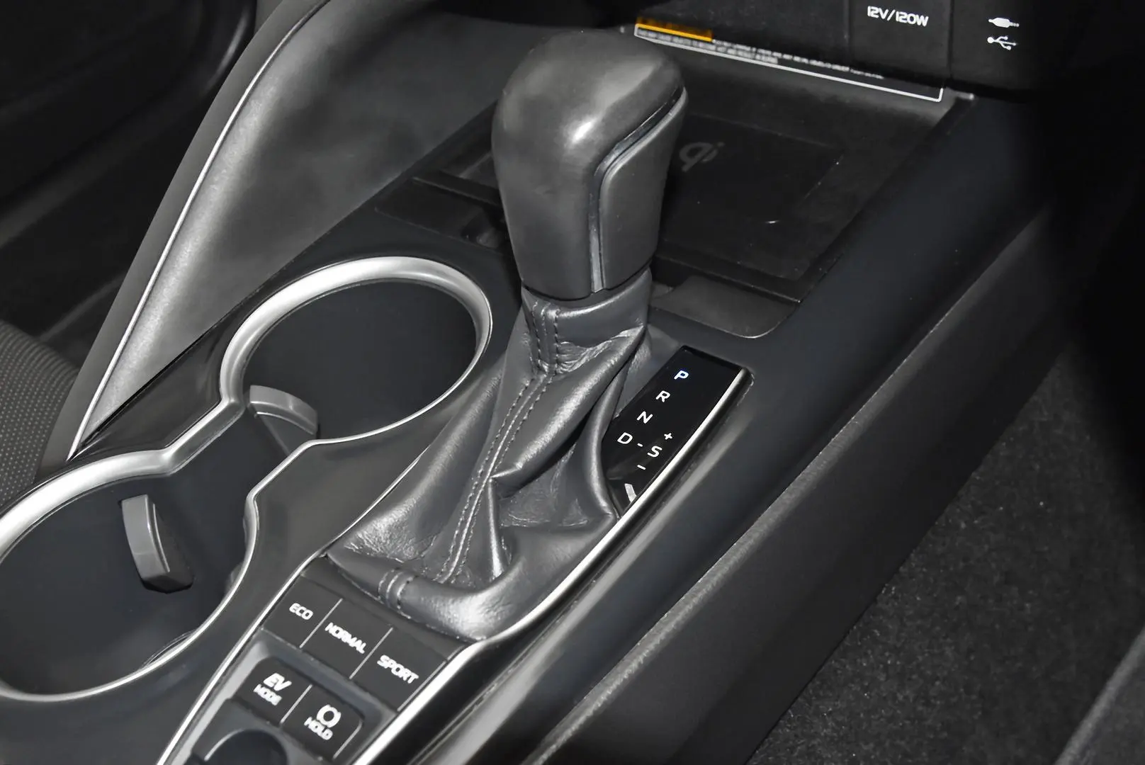 2017 Toyota Camry Gallery Image 13