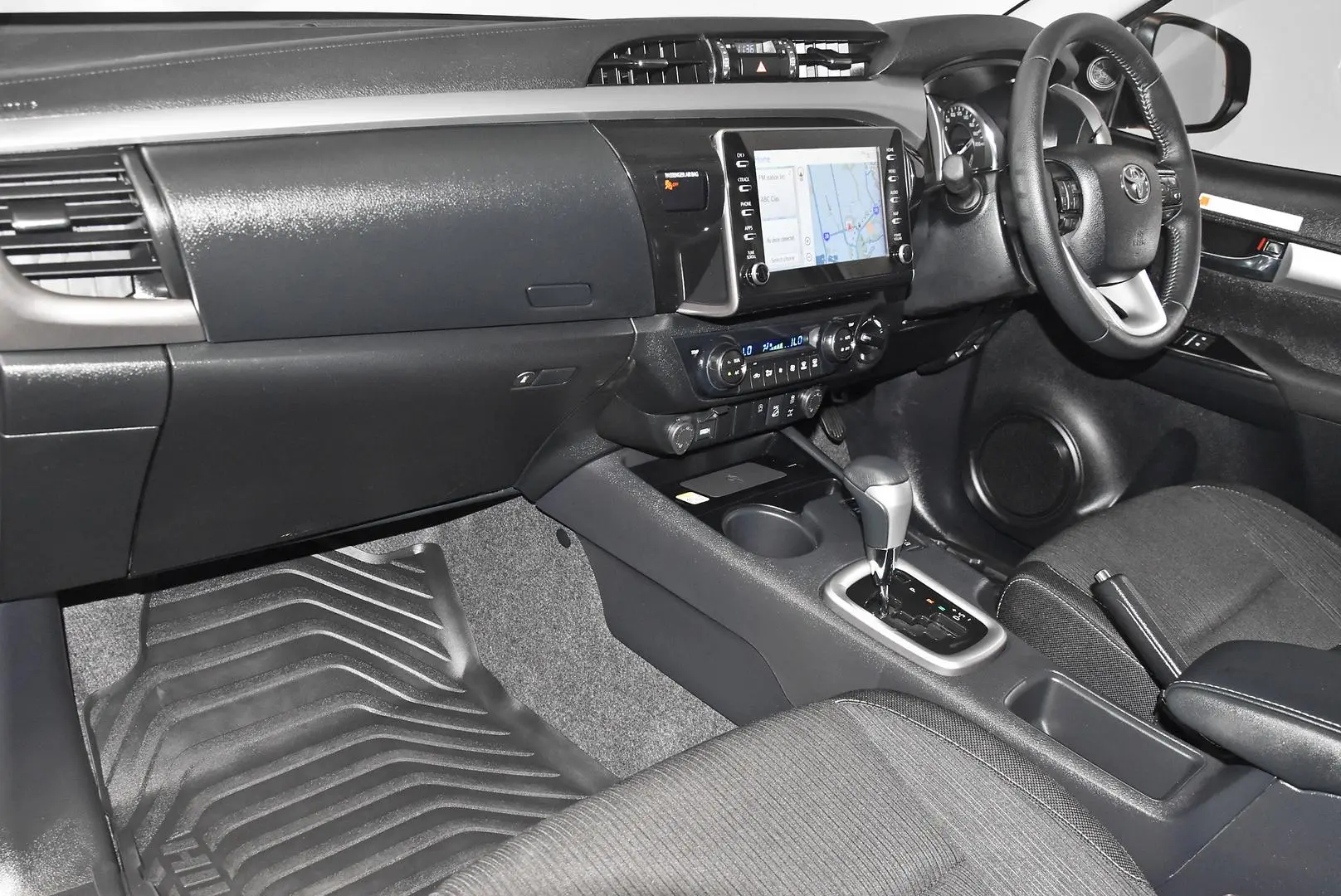 2025 Toyota Hilux Gallery Image 16