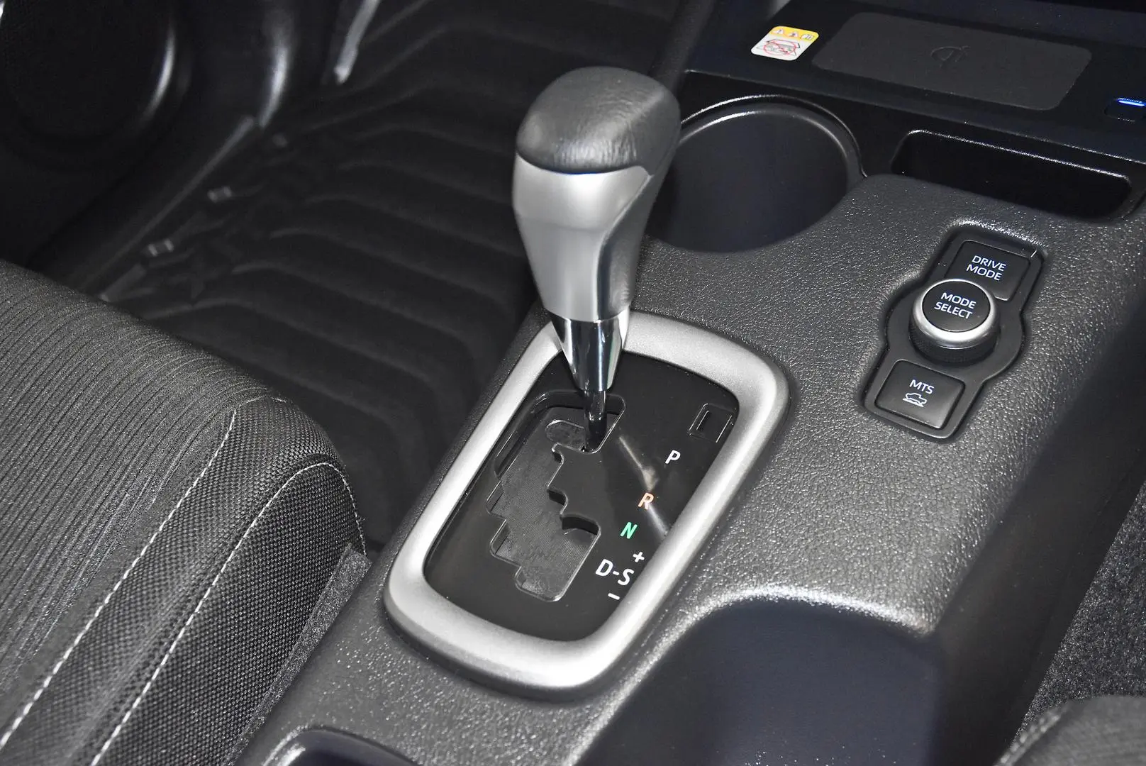 2024 Toyota Hilux Gallery Image 13