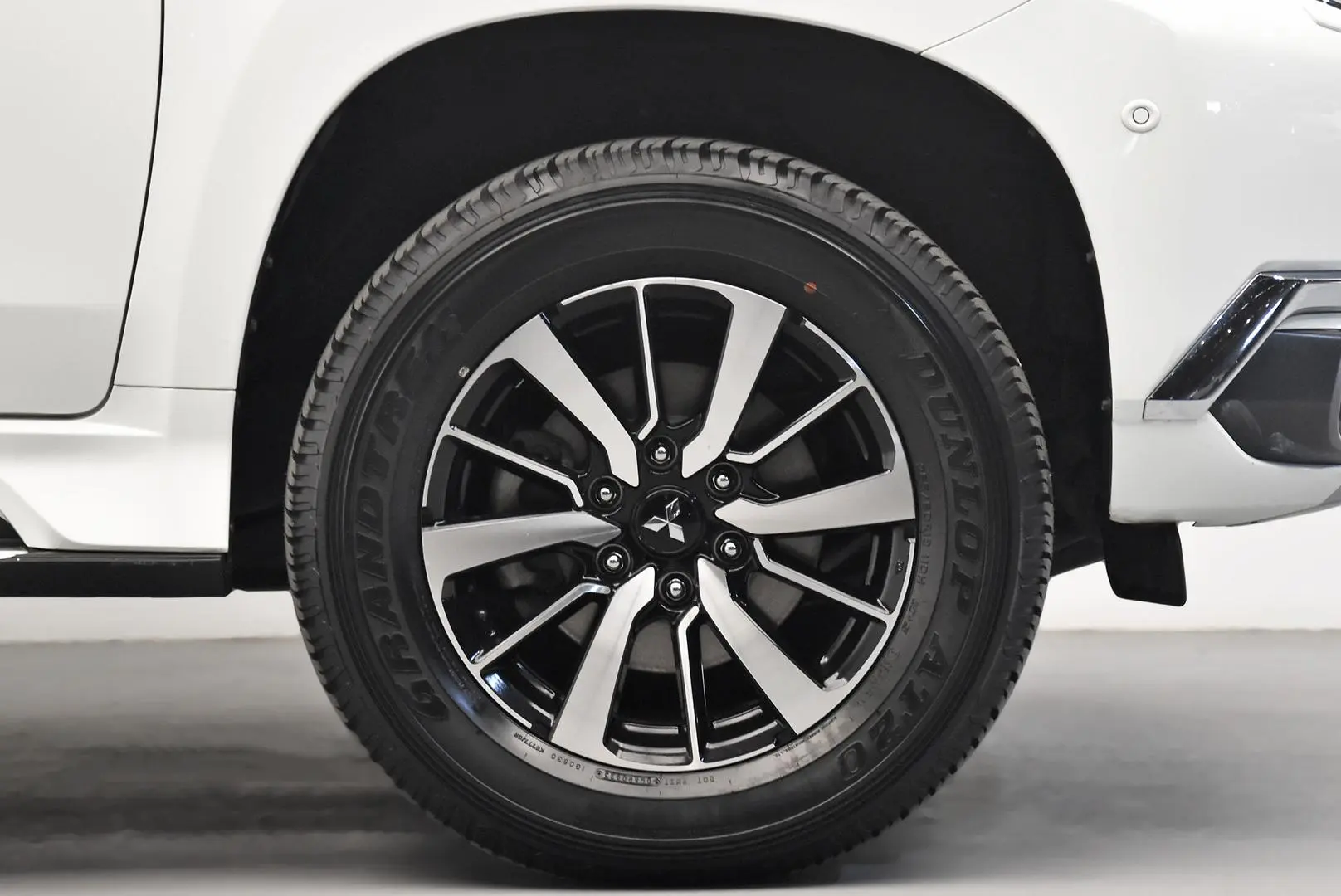 2018 Mitsubishi Pajero Sport Gallery Image 24