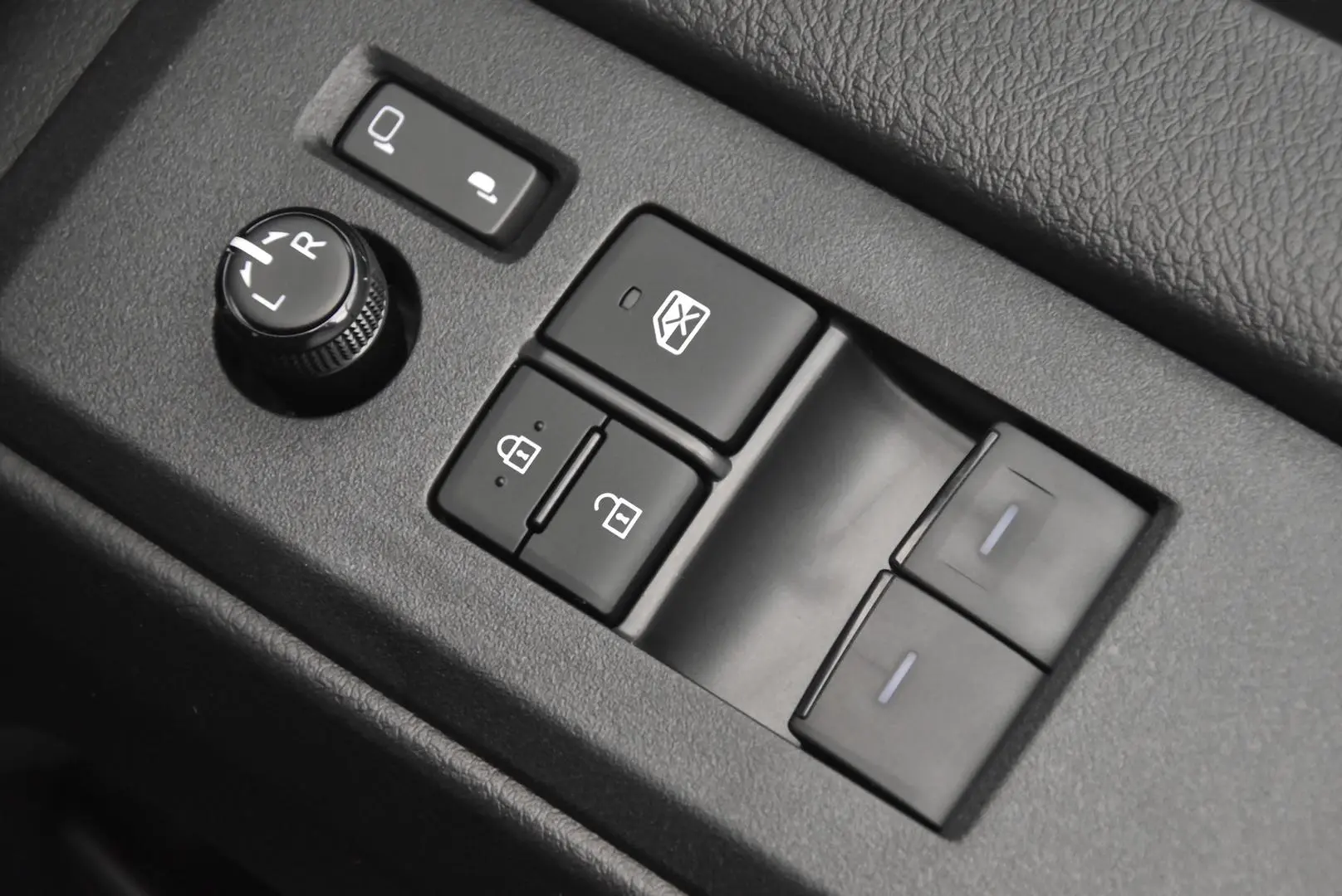 2025 Toyota Hiace Gallery Image 9