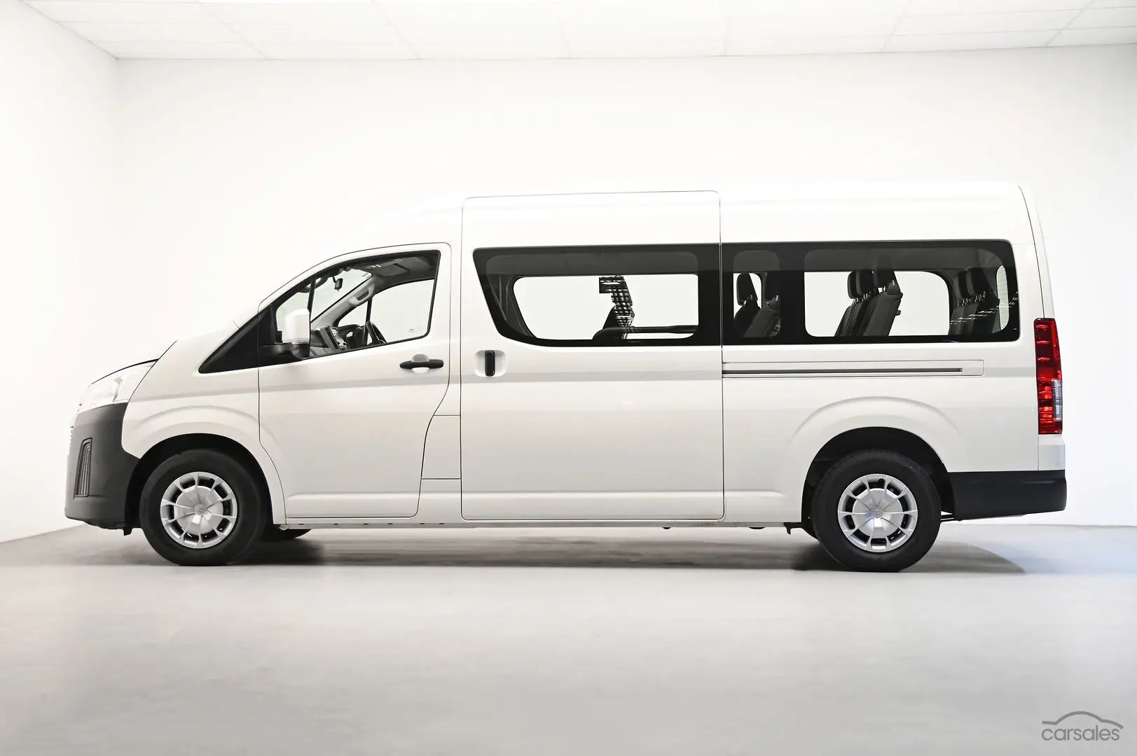 2020 Toyota Hiace Image 4