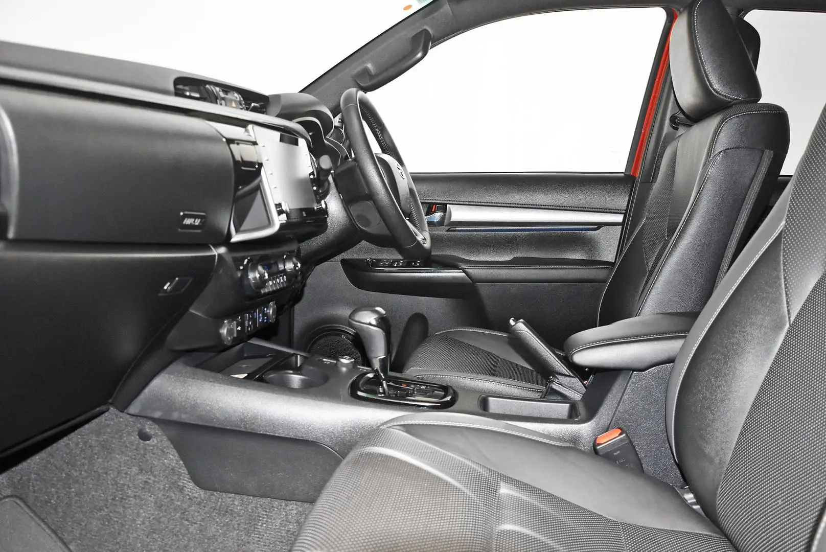 2024 Toyota Hilux Gallery Image 17