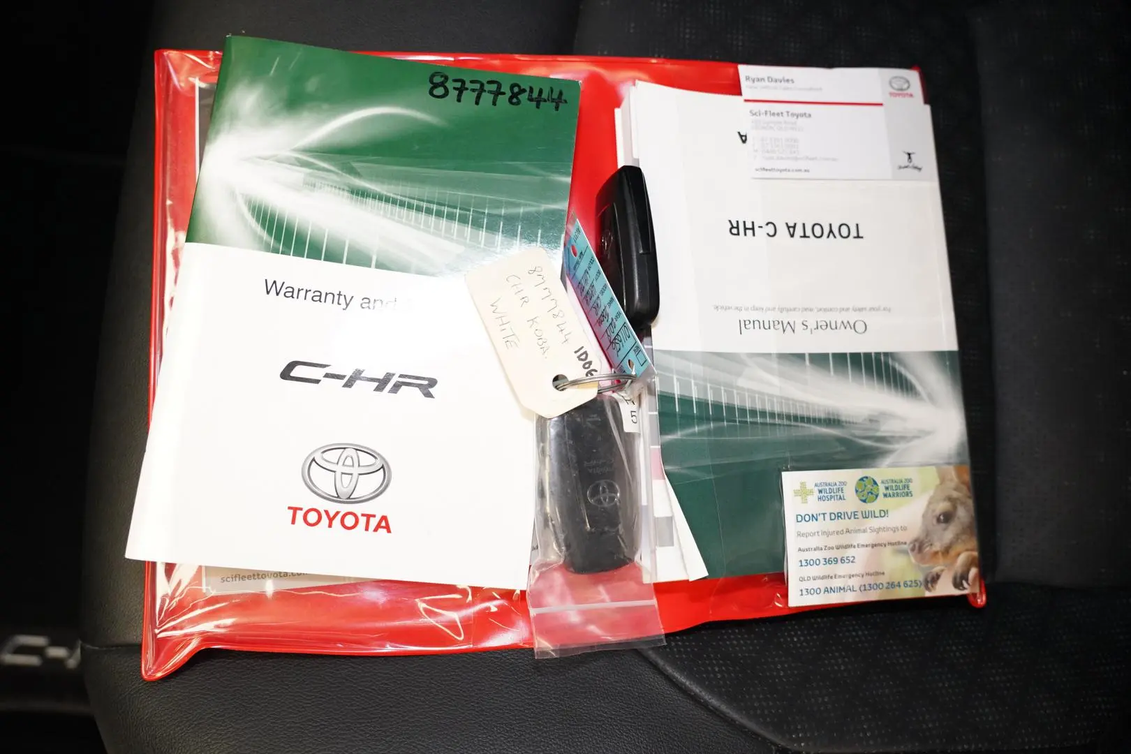 2018 Toyota C-HR Gallery Image 11
