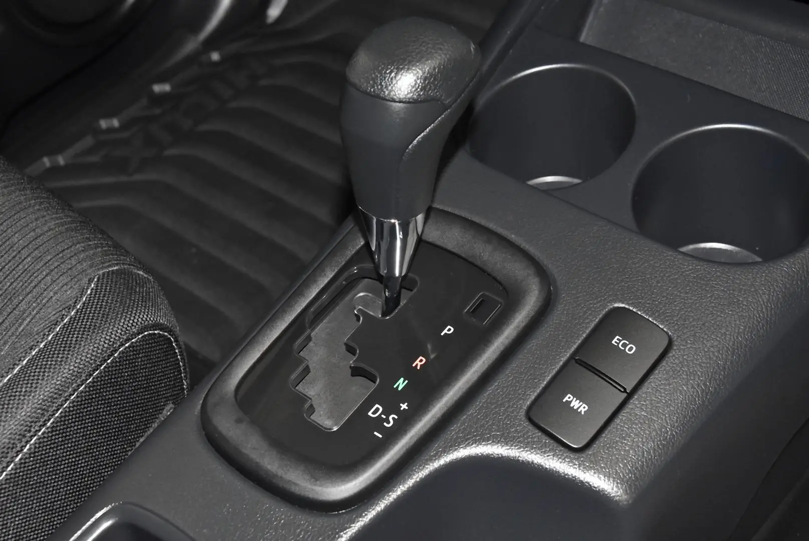 2025 Toyota Hilux Gallery Image 13