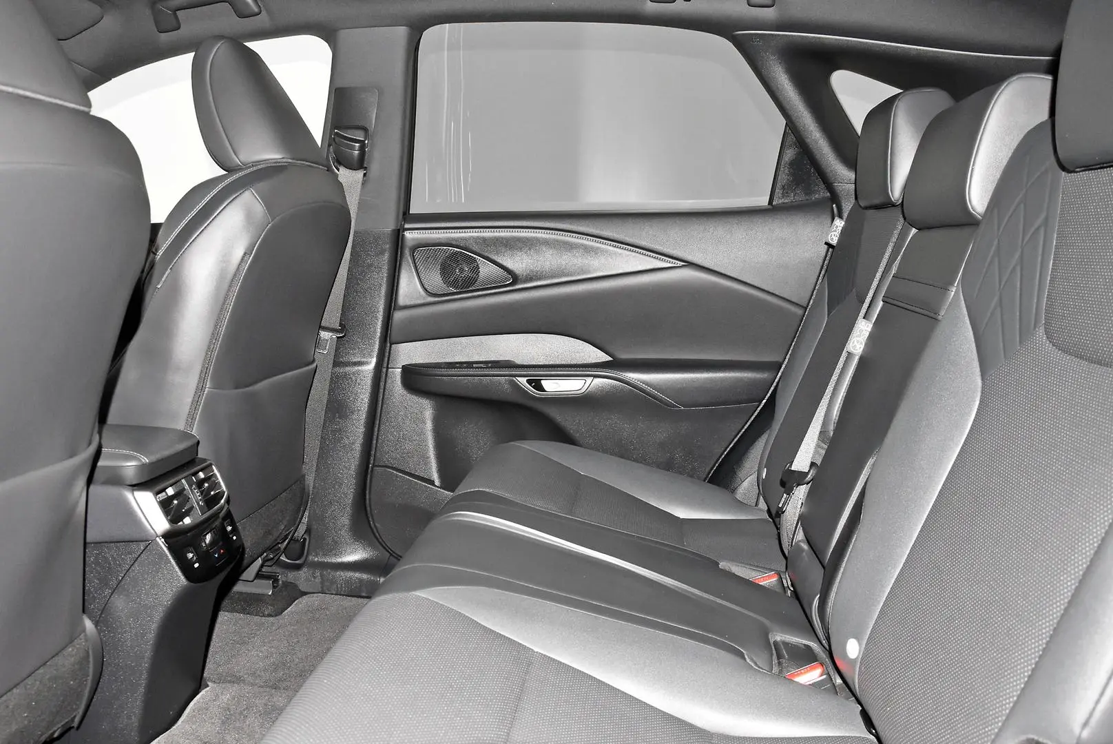 2023 Lexus RX Gallery Image 18