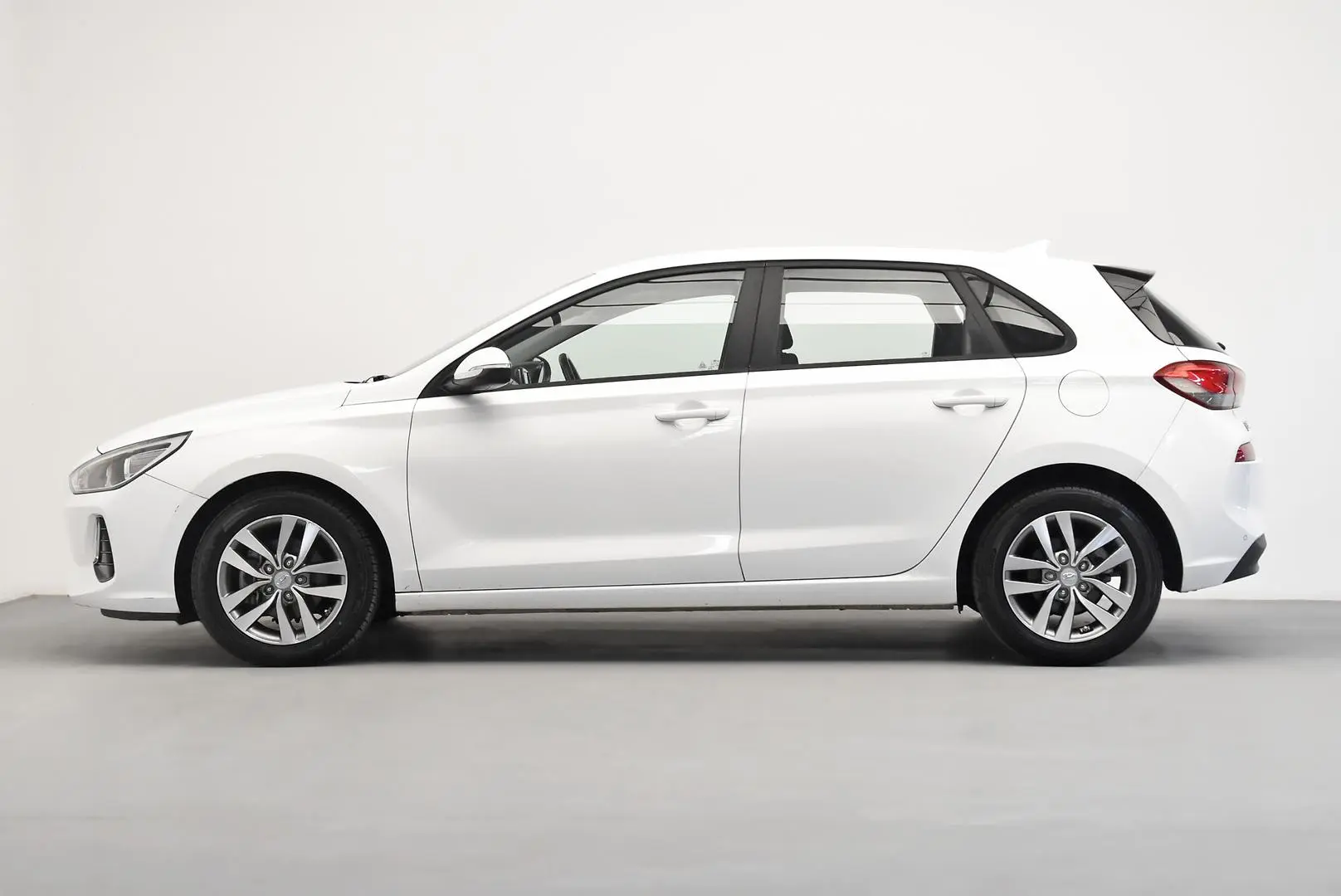 2019 Hyundai i30 Gallery Image 4