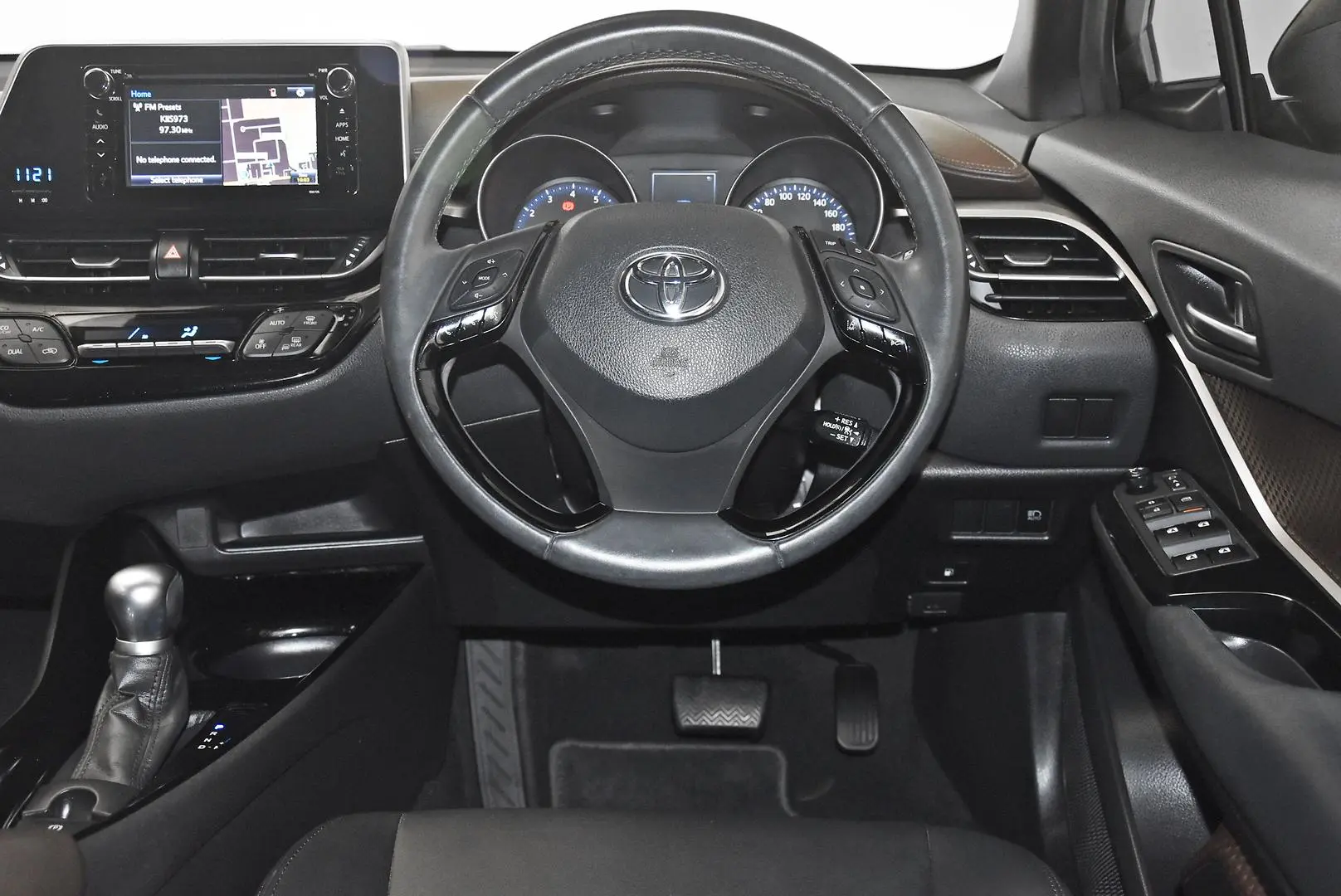 2017 Toyota C-HR Gallery Image 15