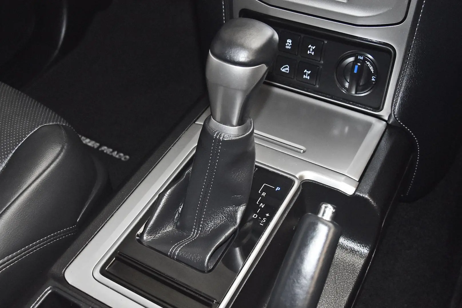 2021 Toyota Landcruiser Prado Gallery Image 11