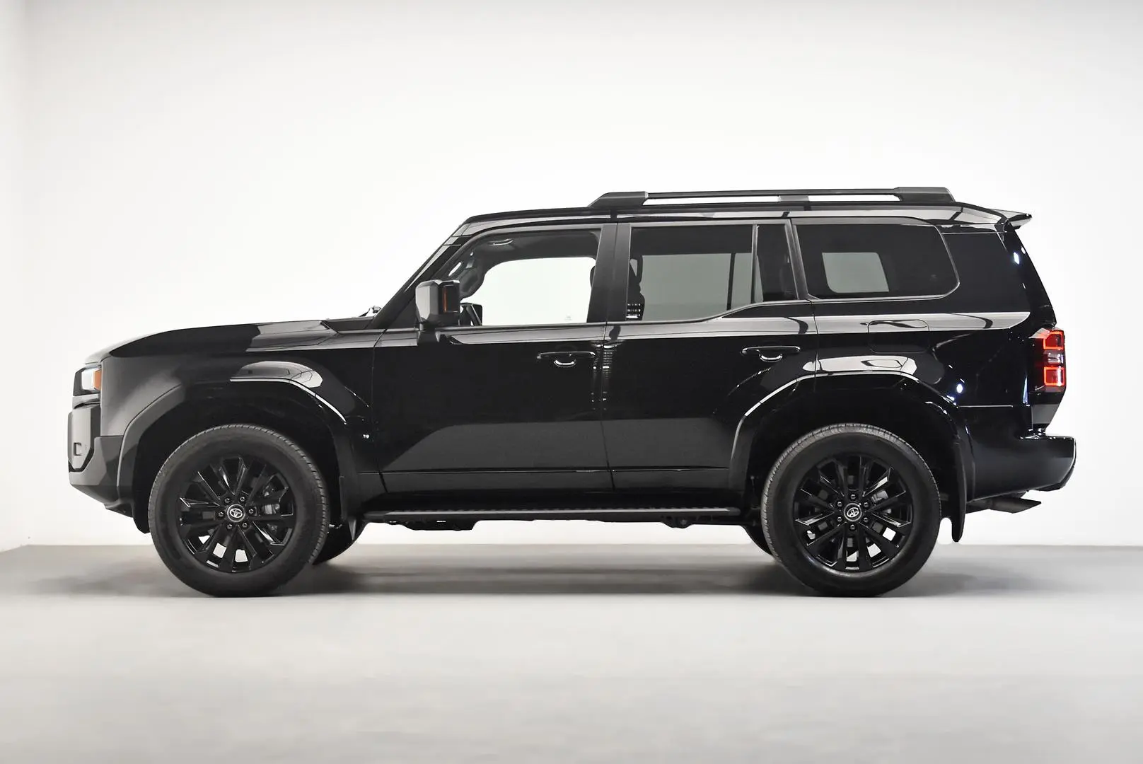 2024 Toyota Landcruiser Prado Gallery Image 4