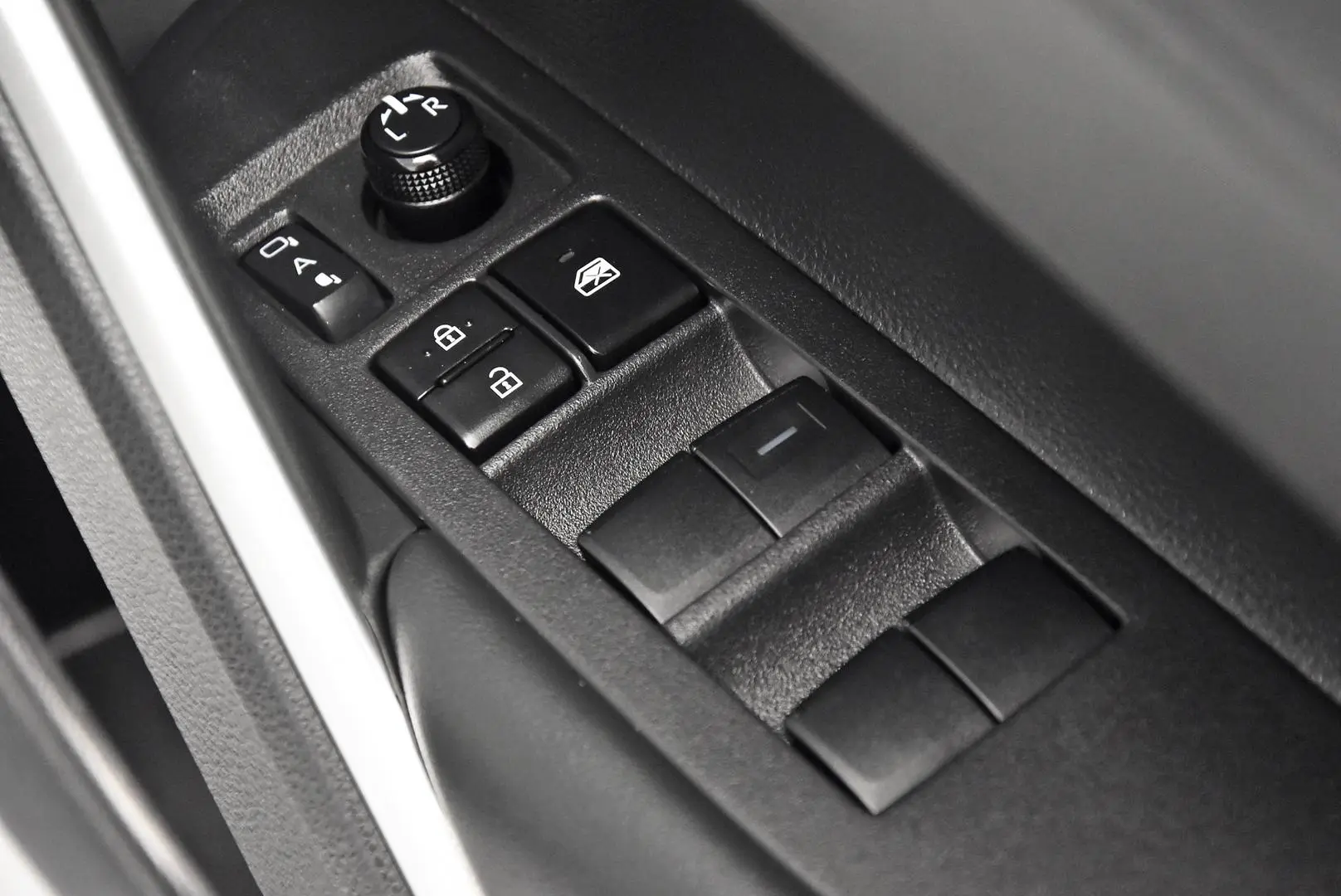 2024 Toyota Corolla Cross Gallery Image 9