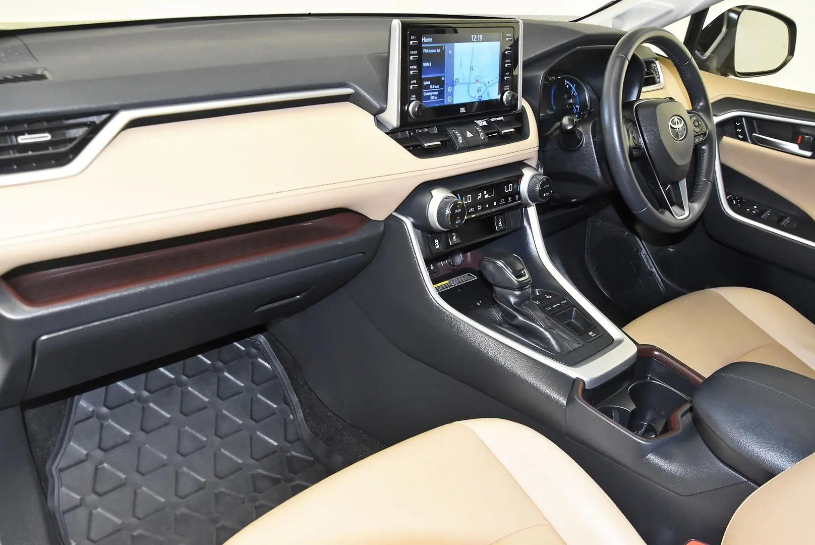 2021 Toyota RAV4 Gallery Image 17