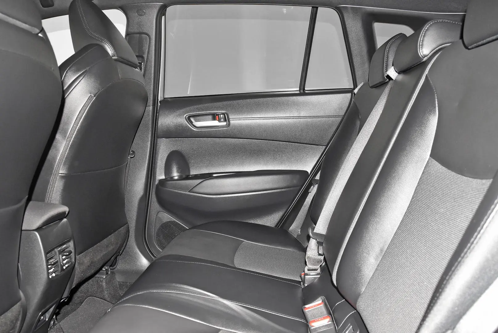 2025 Toyota Corolla Cross Gallery Image 19