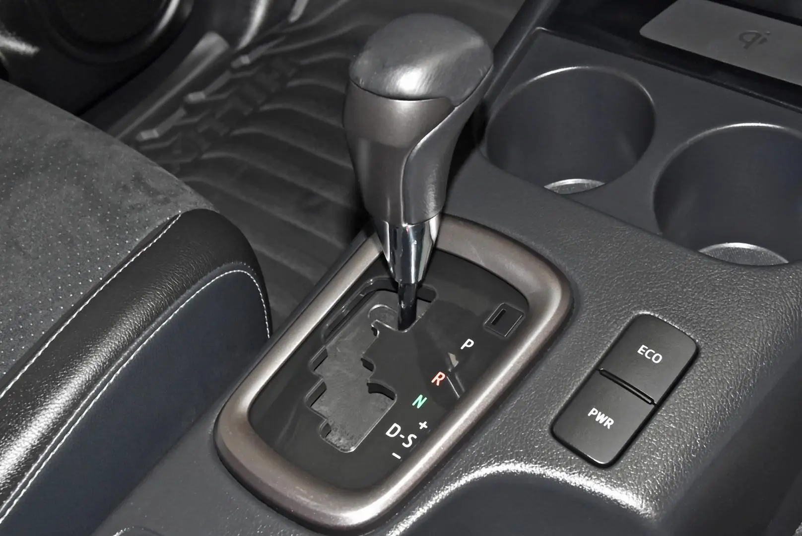 2025 Toyota Hilux Gallery Image 13