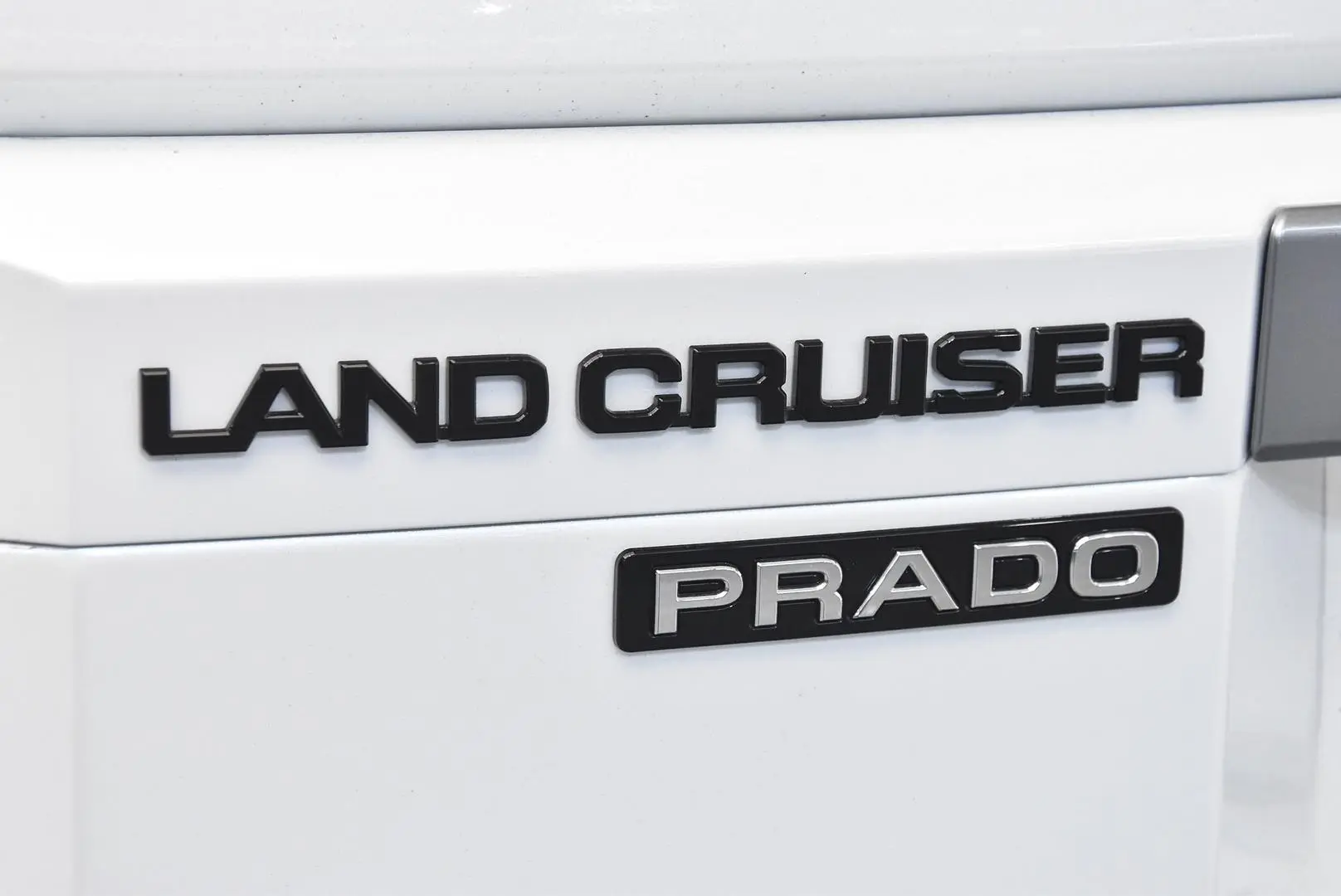 2025 Toyota Landcruiser Prado Gallery Image 7