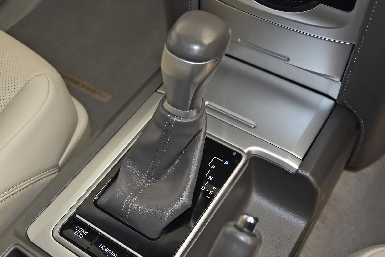 2022 Toyota Landcruiser Prado Gallery Image 12