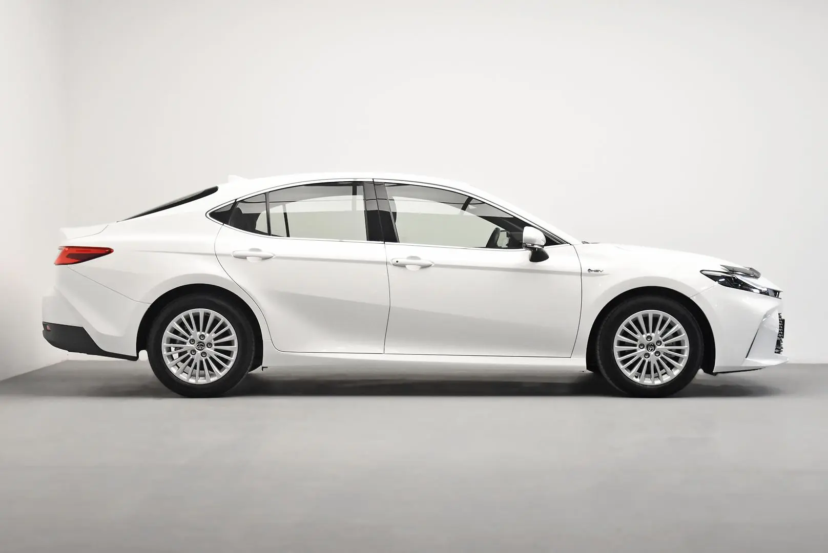 2024 Toyota Camry Gallery Image 3