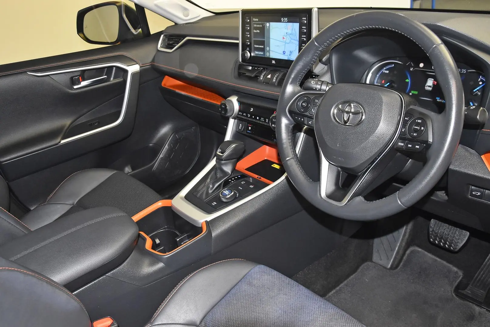 2022 Toyota RAV4 Gallery Image 9