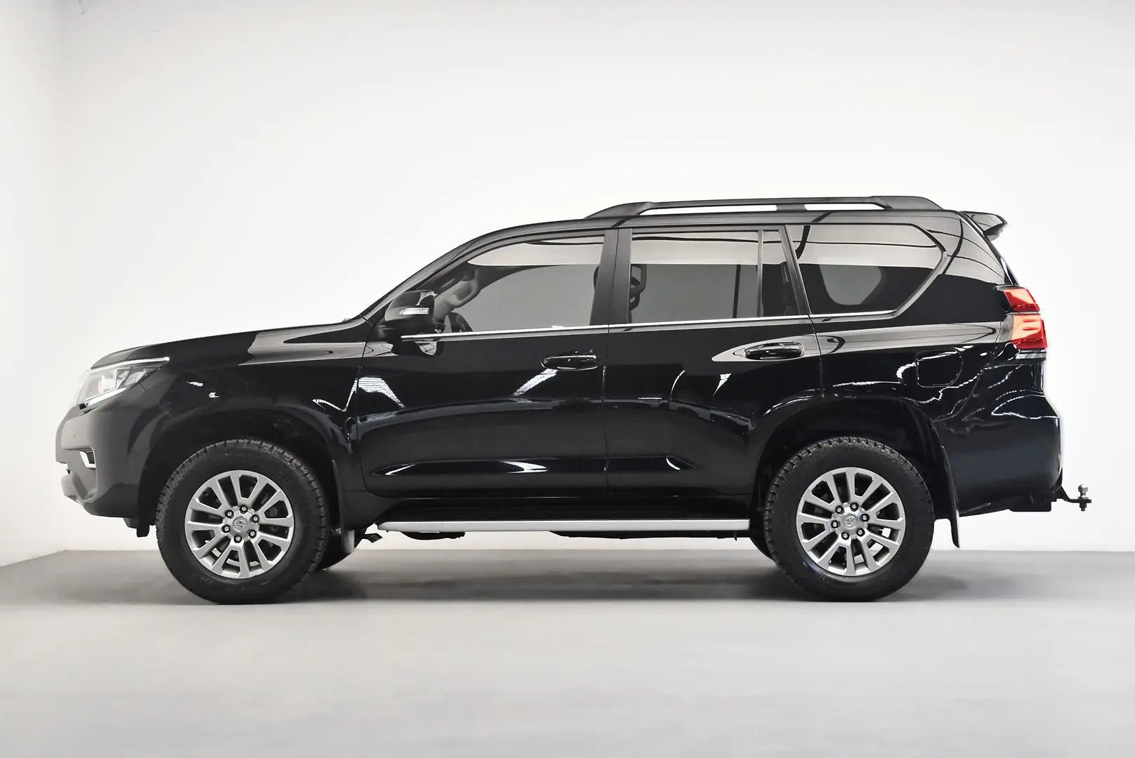 2019 Toyota Landcruiser Prado Gallery Image 4