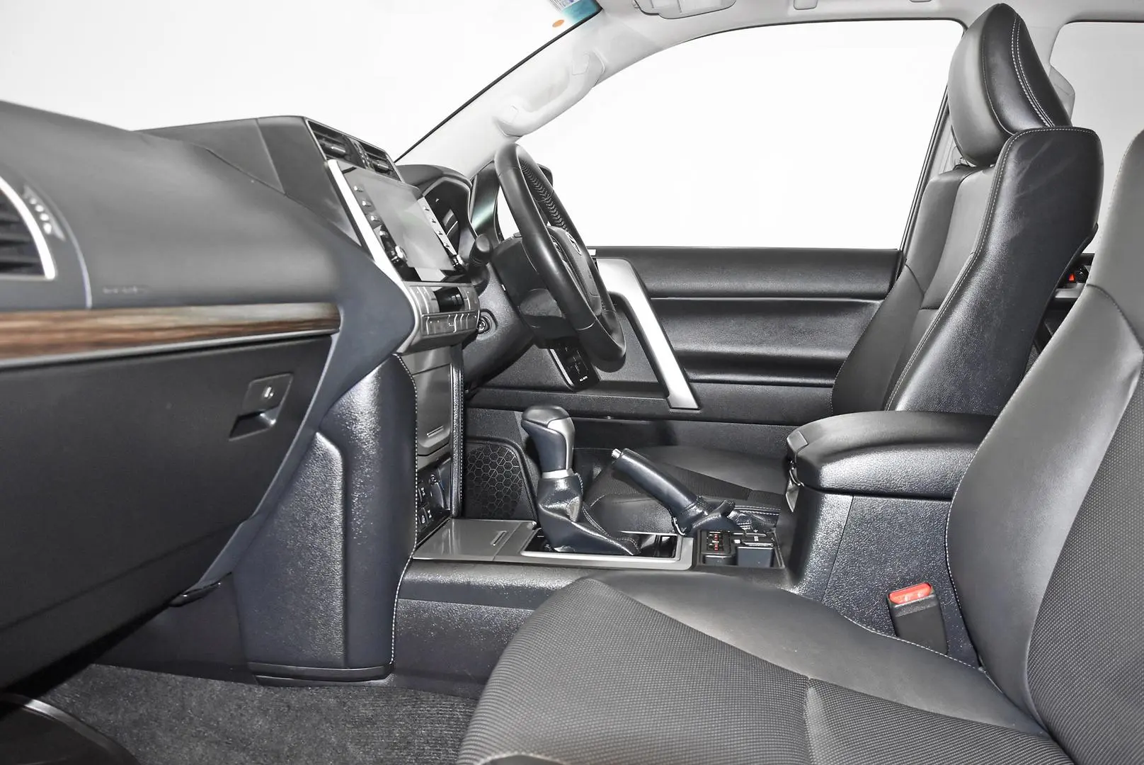 2023 Toyota Landcruiser Prado Gallery Image 16