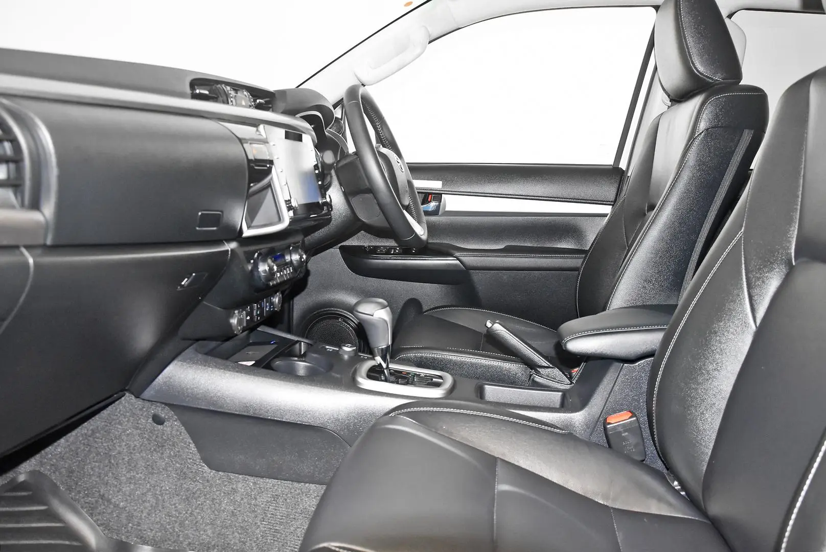 2024 Toyota Hilux Gallery Image 17