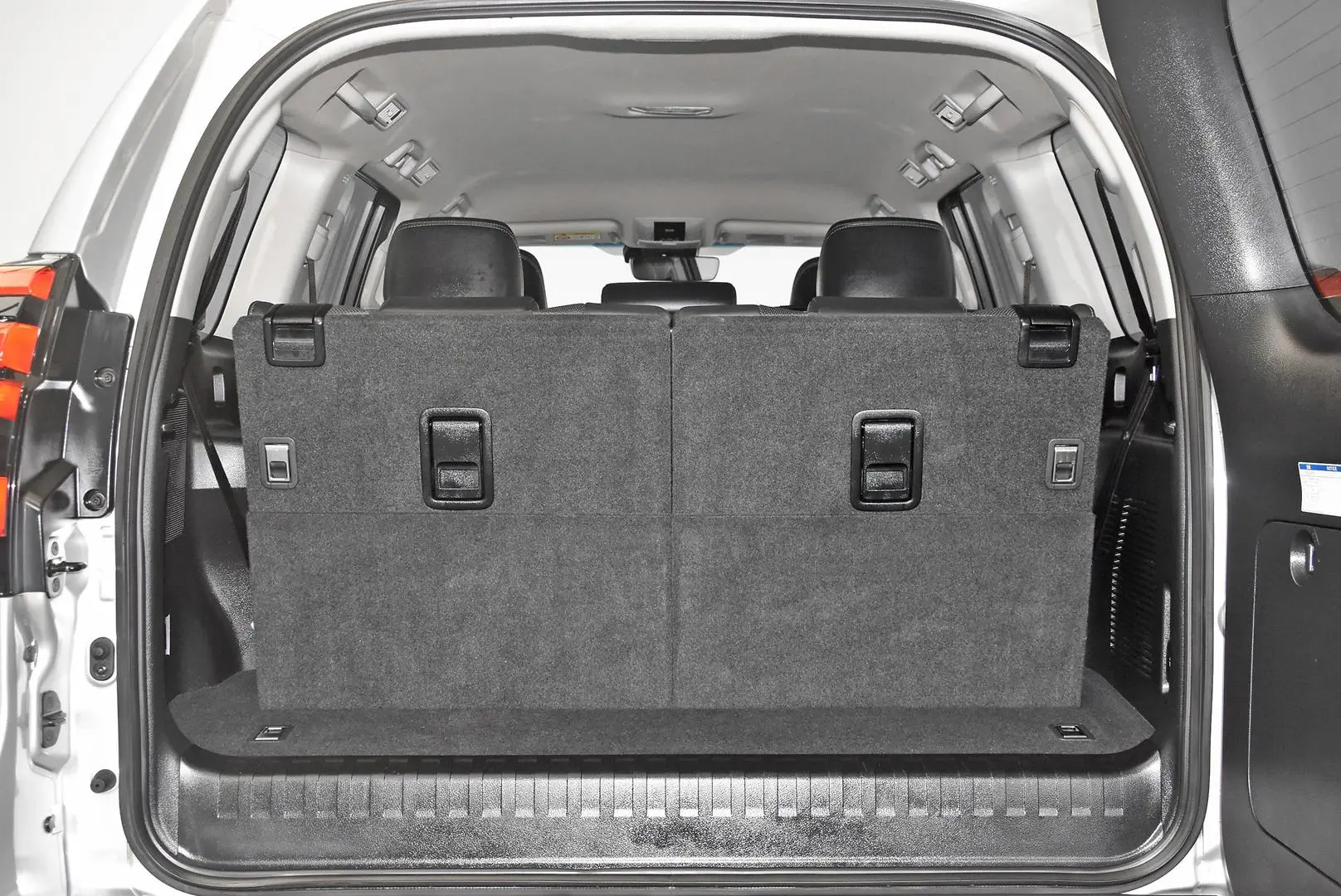 2021 Toyota Landcruiser Prado Gallery Image 19