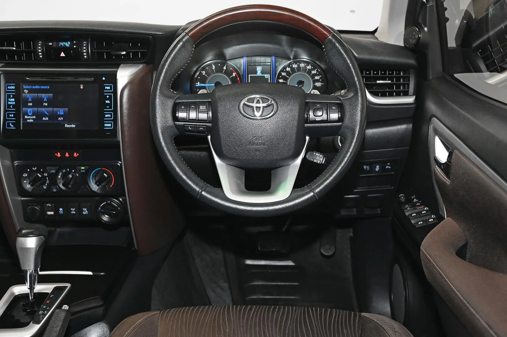 2017 Toyota Fortuner Image 13