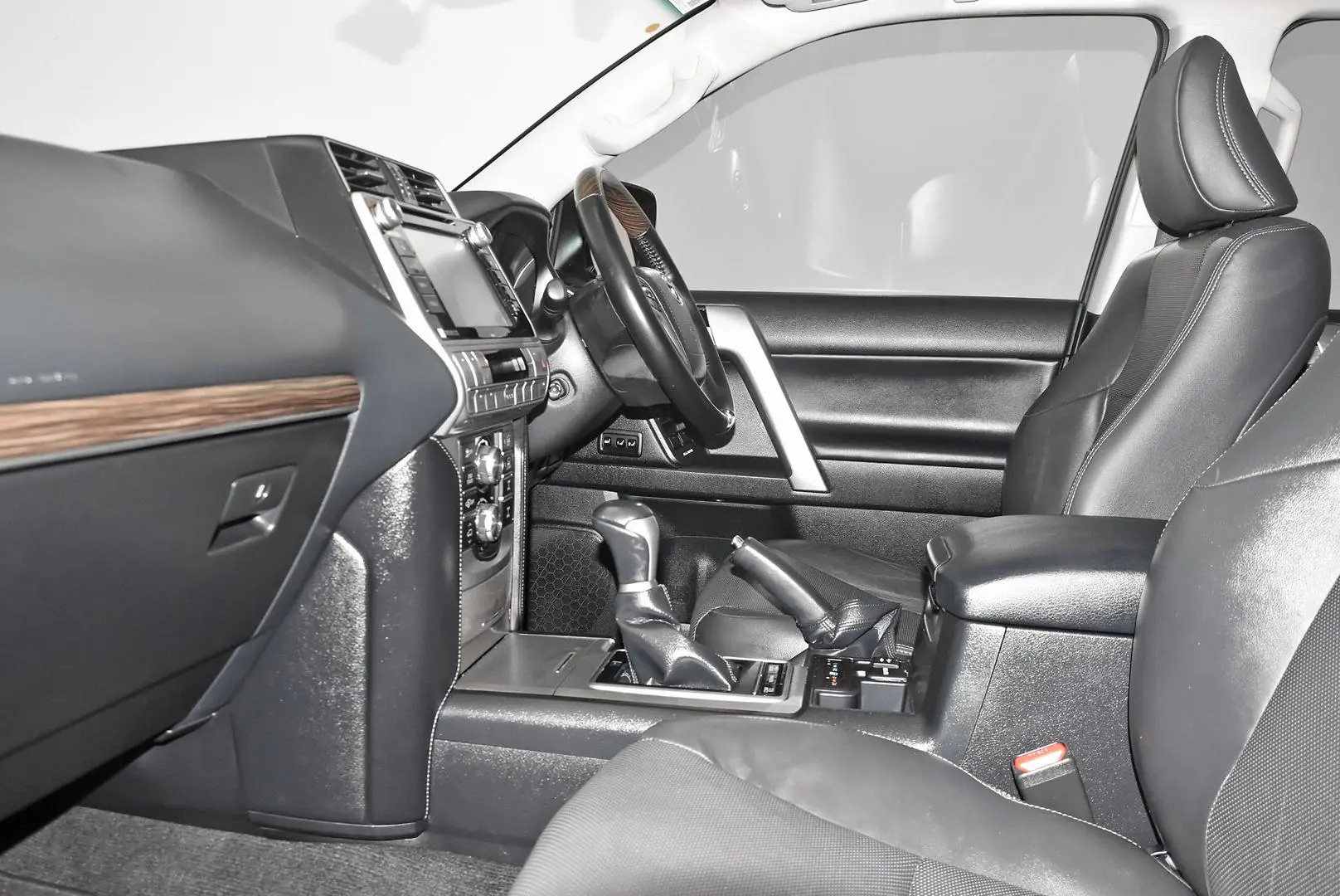 2017 Toyota Landcruiser Prado Gallery Image 18