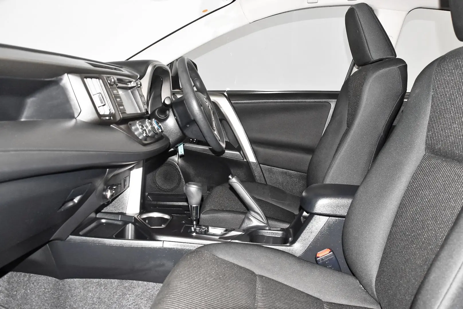 2018 Toyota RAV4 Gallery Image 17