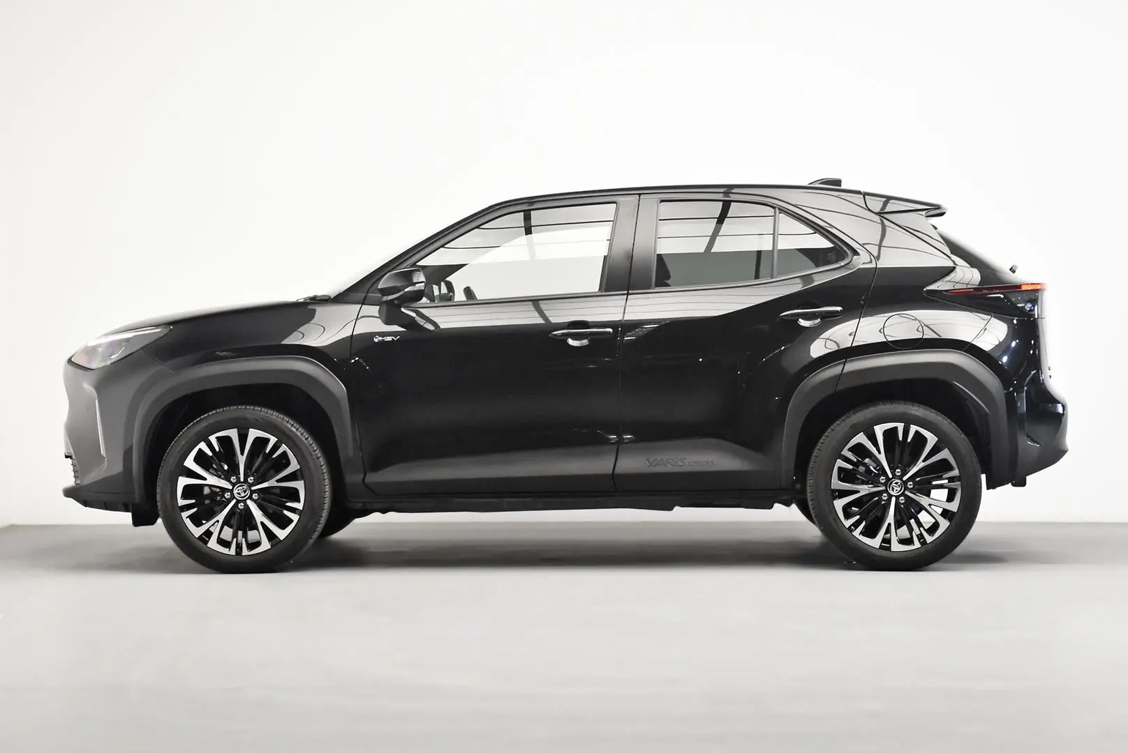 2024 Toyota Yaris Cross Gallery Image 4