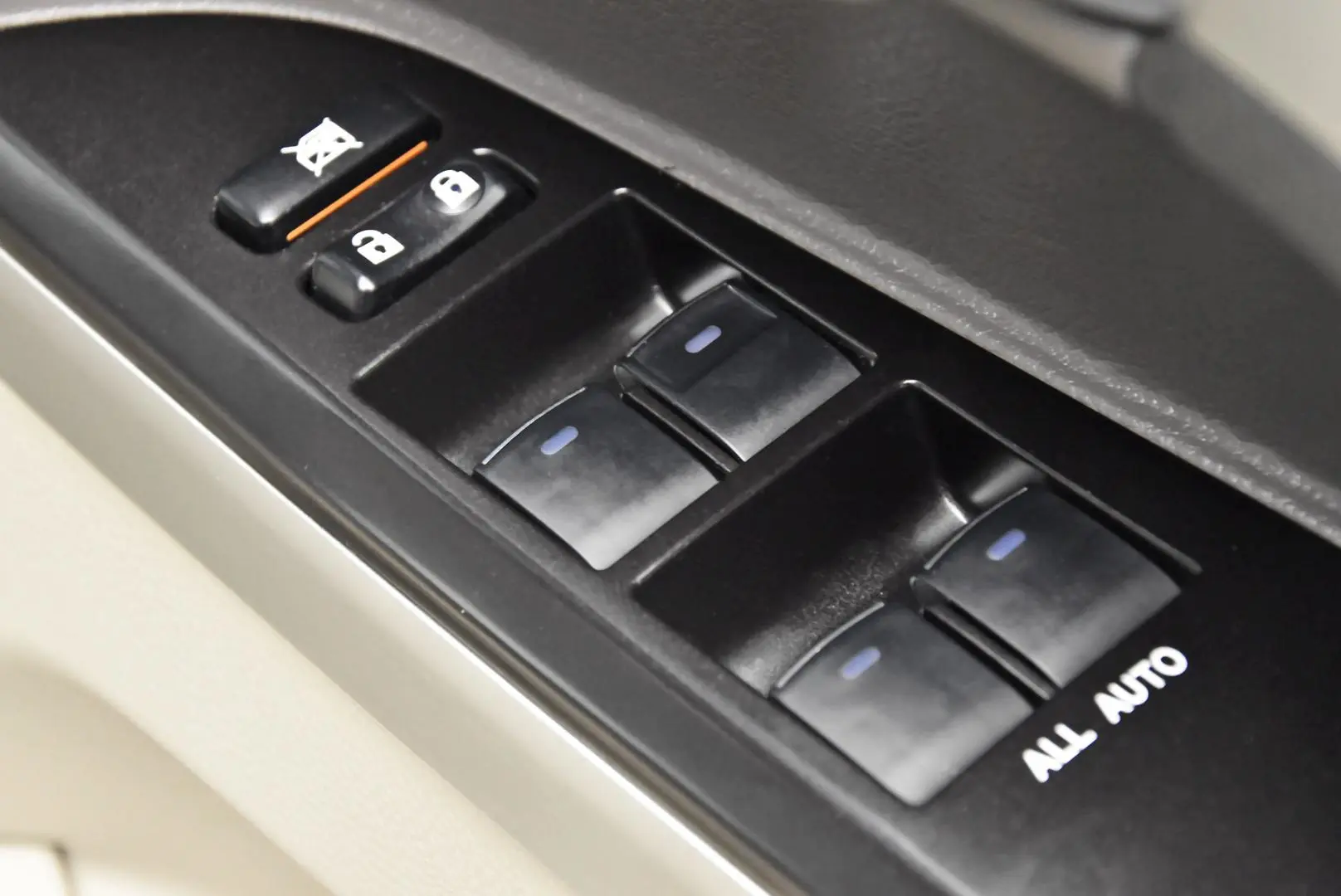 2019 Toyota Landcruiser Gallery Image 8