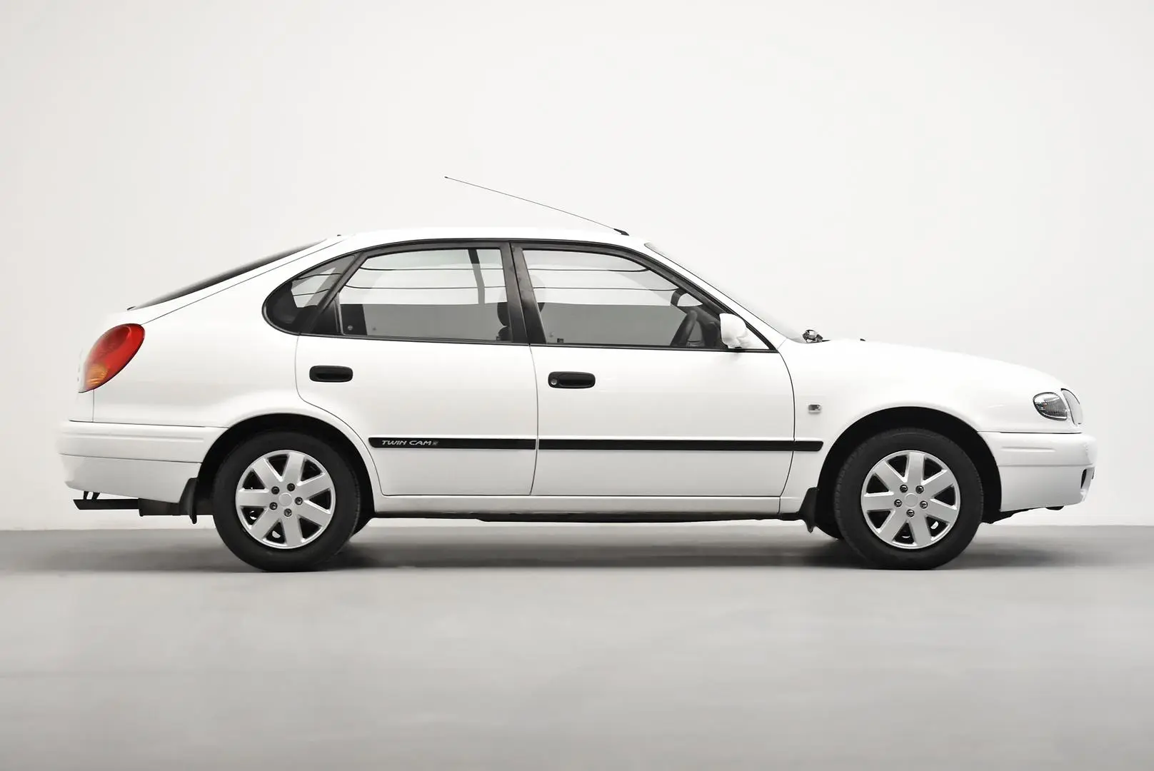 2000 Toyota Corolla Gallery Image 3