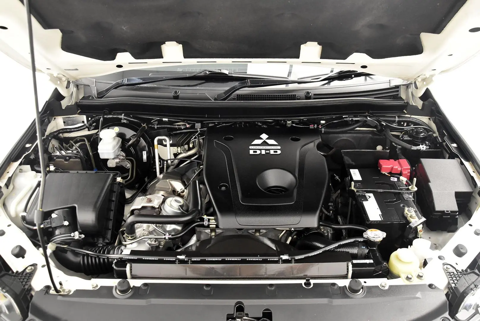 2018 Mitsubishi Pajero Sport Gallery Image 23