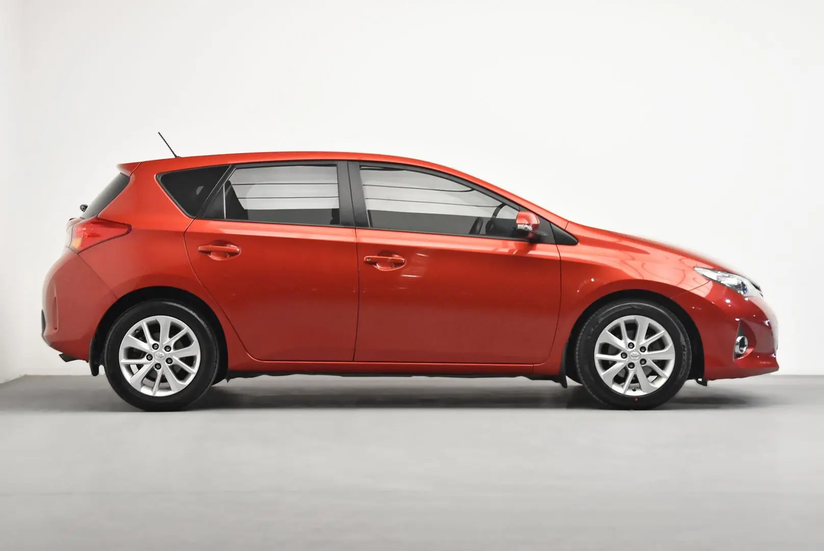 2015 Toyota Corolla Gallery Image 3