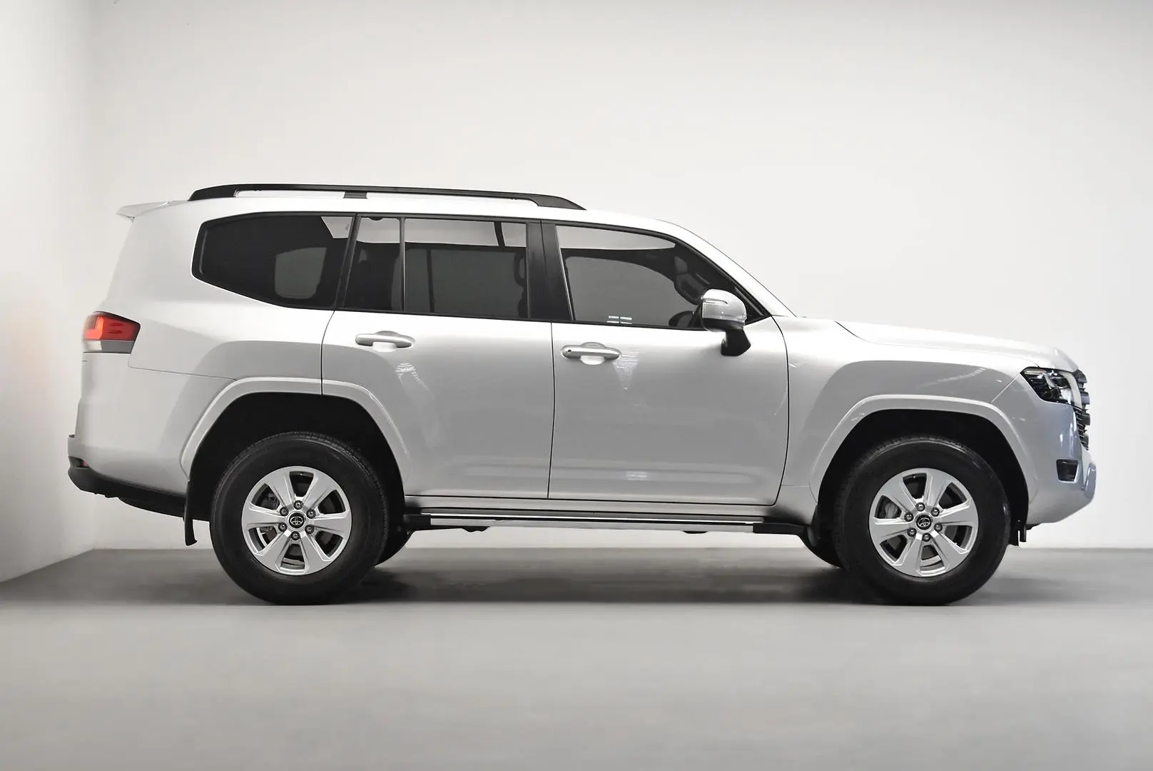 2022 Toyota Landcruiser Gallery Image 3