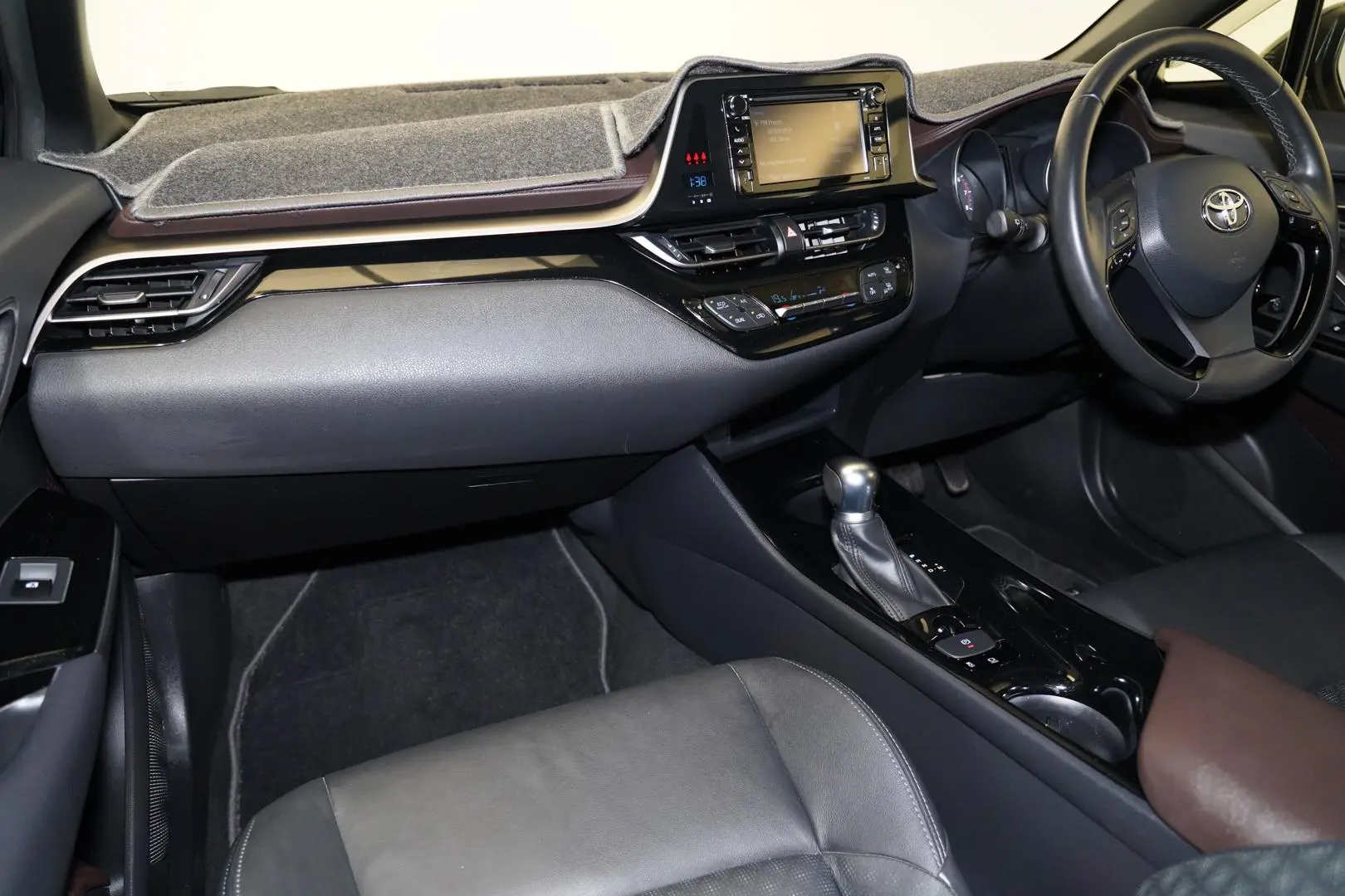 2018 Toyota C-HR Gallery Image 9