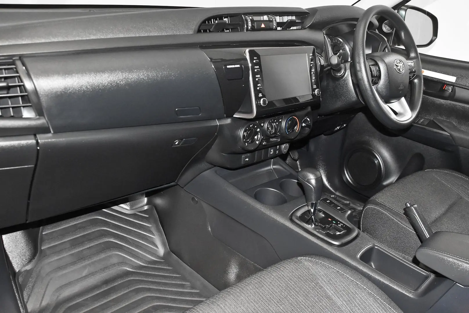 2025 Toyota Hilux Gallery Image 16