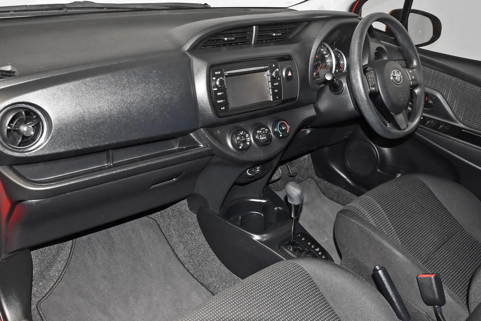 2020 Toyota Yaris Gallery Image 16