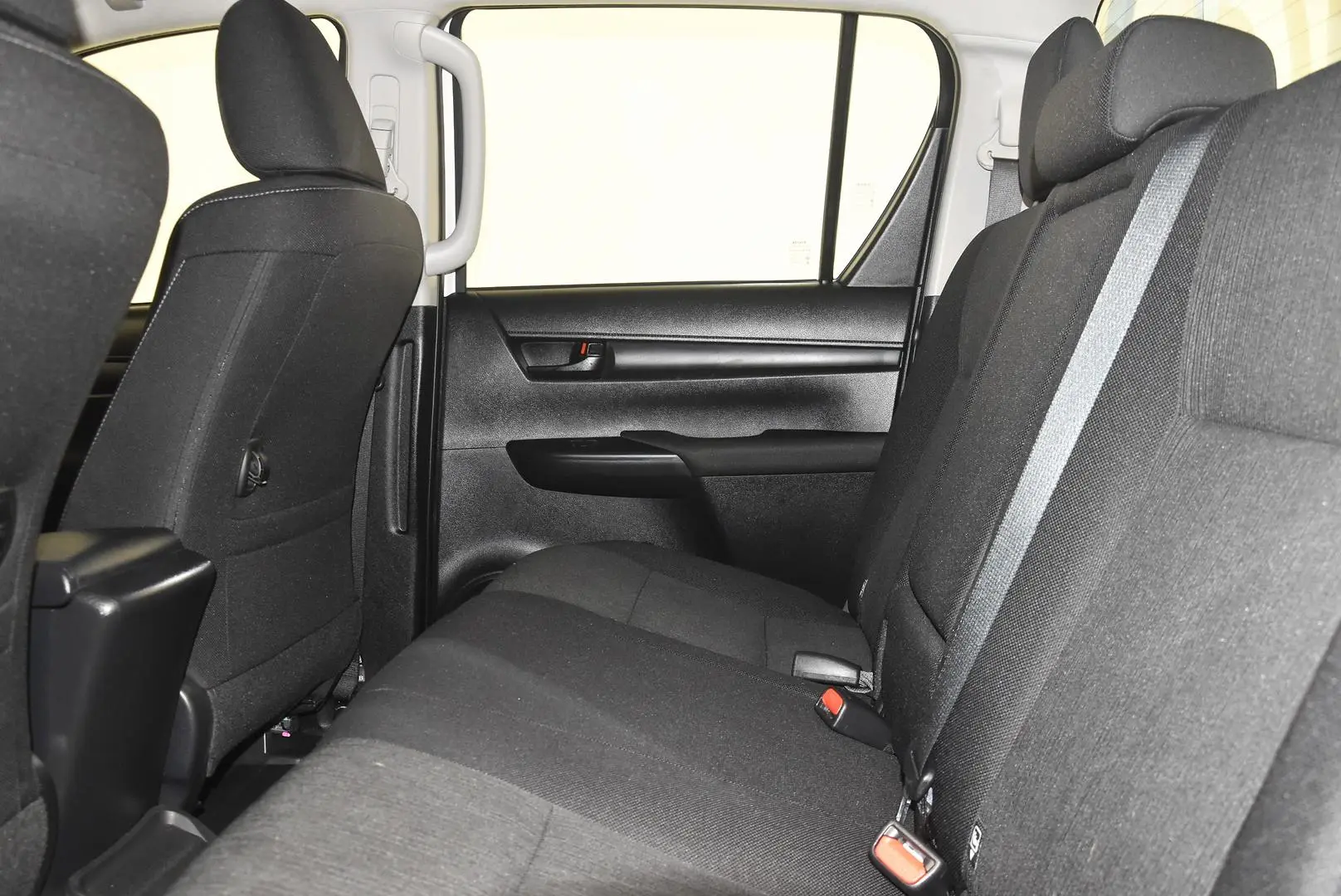 2025 Toyota Hilux Gallery Image 18
