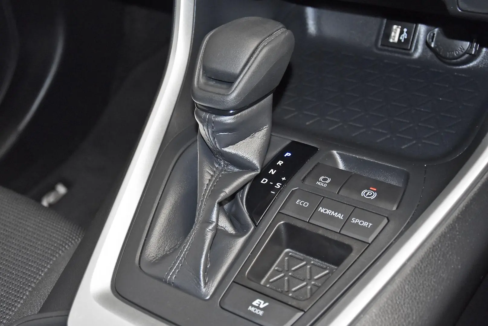 2024 Toyota RAV4 Gallery Image 14